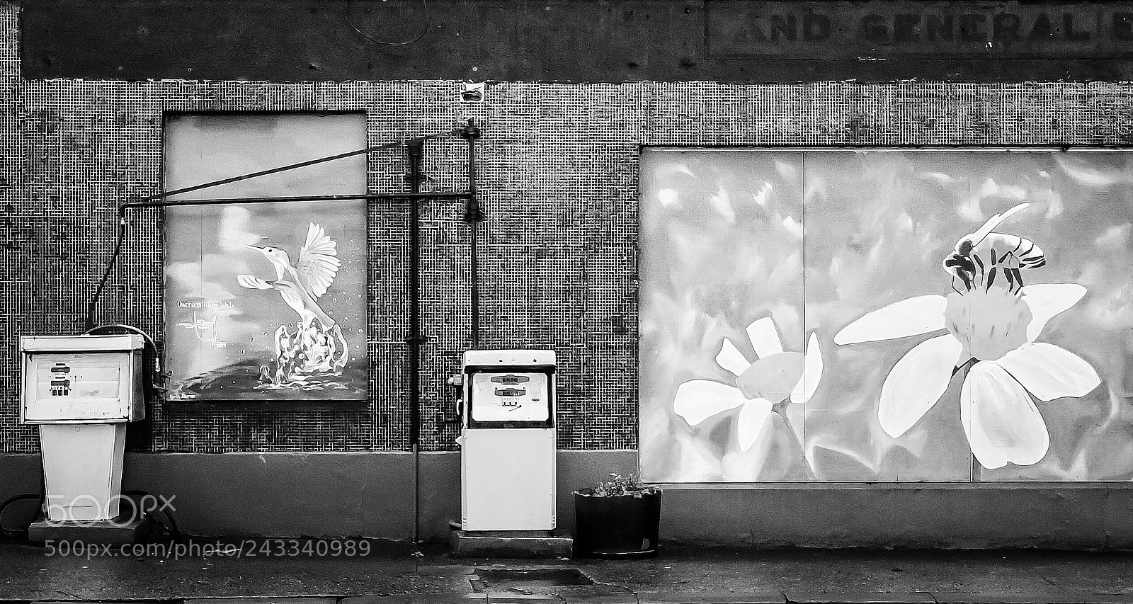 Fujifilm X10 sample photo. Old garage photography