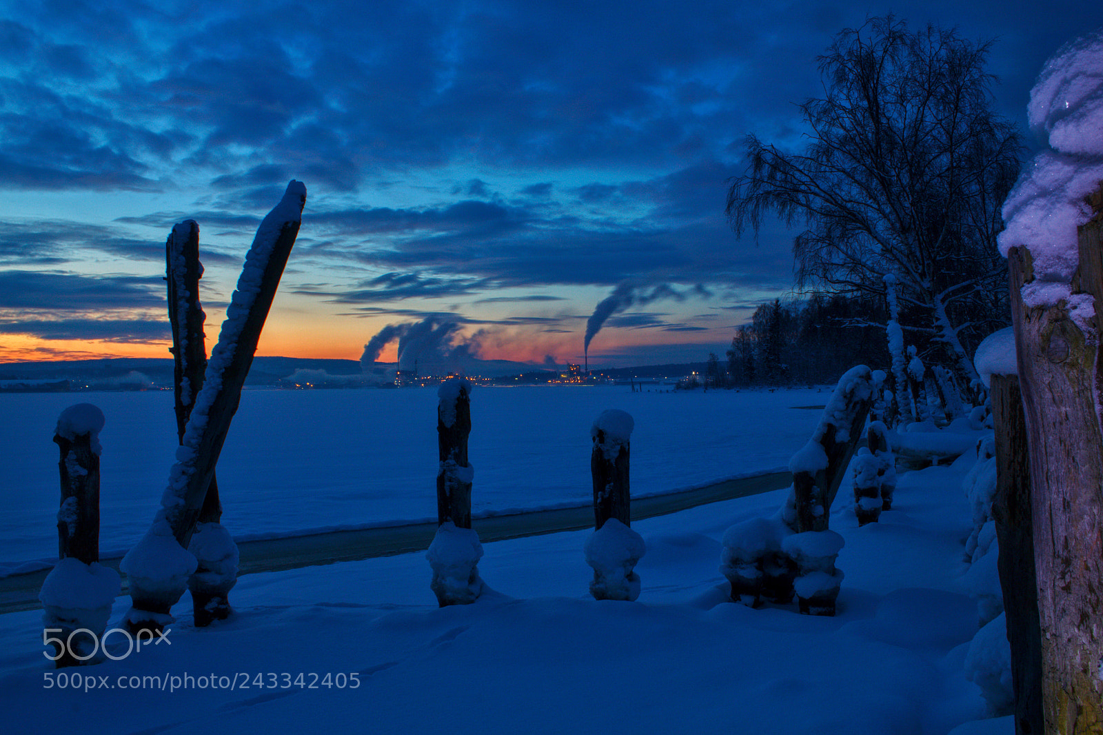 Canon EOS 550D (EOS Rebel T2i / EOS Kiss X4) sample photo. Winter night at the photography