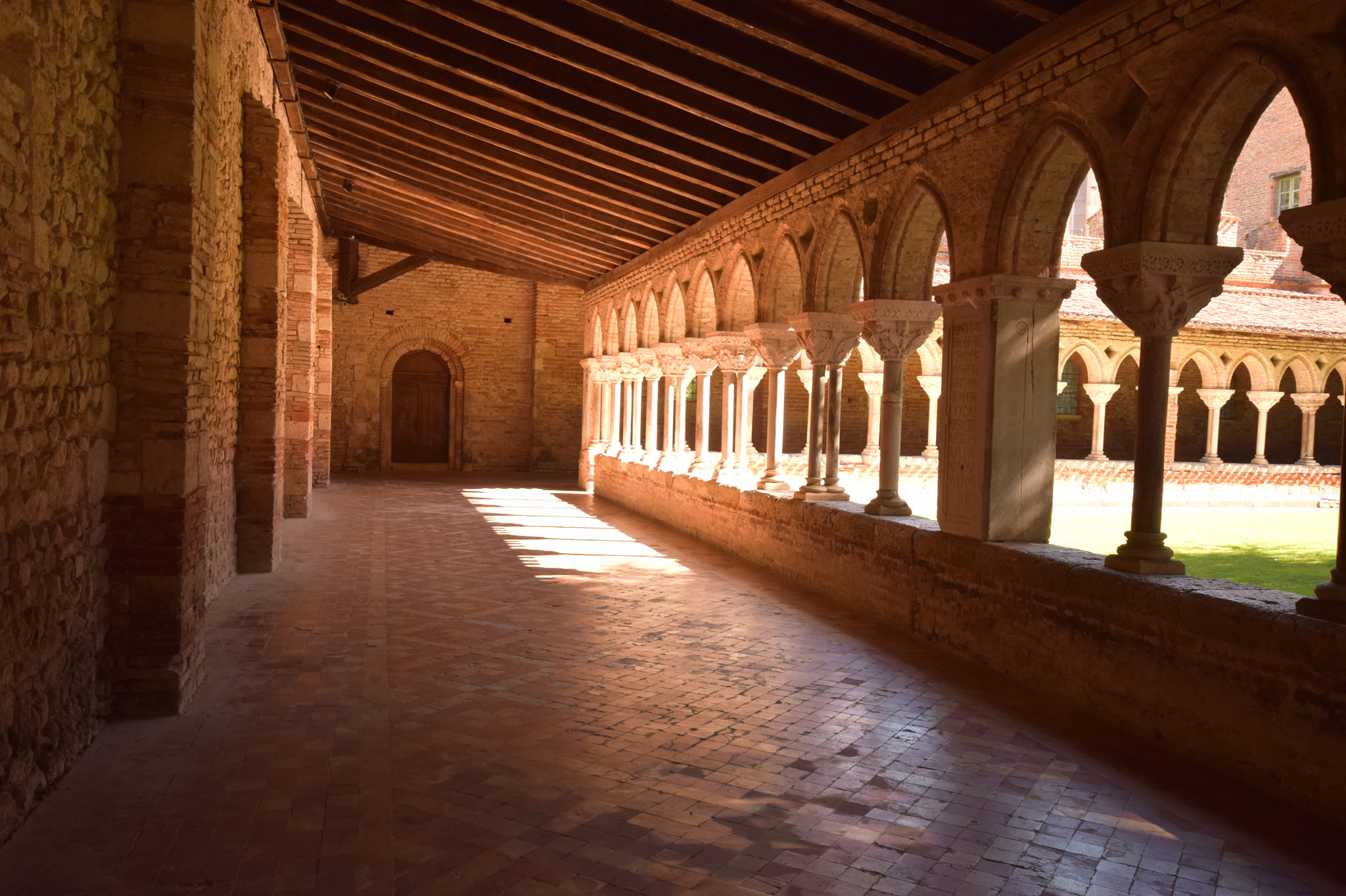 Sigma 10-20mm F4-5.6 EX DC HSM sample photo. Abbaye moissac () photography