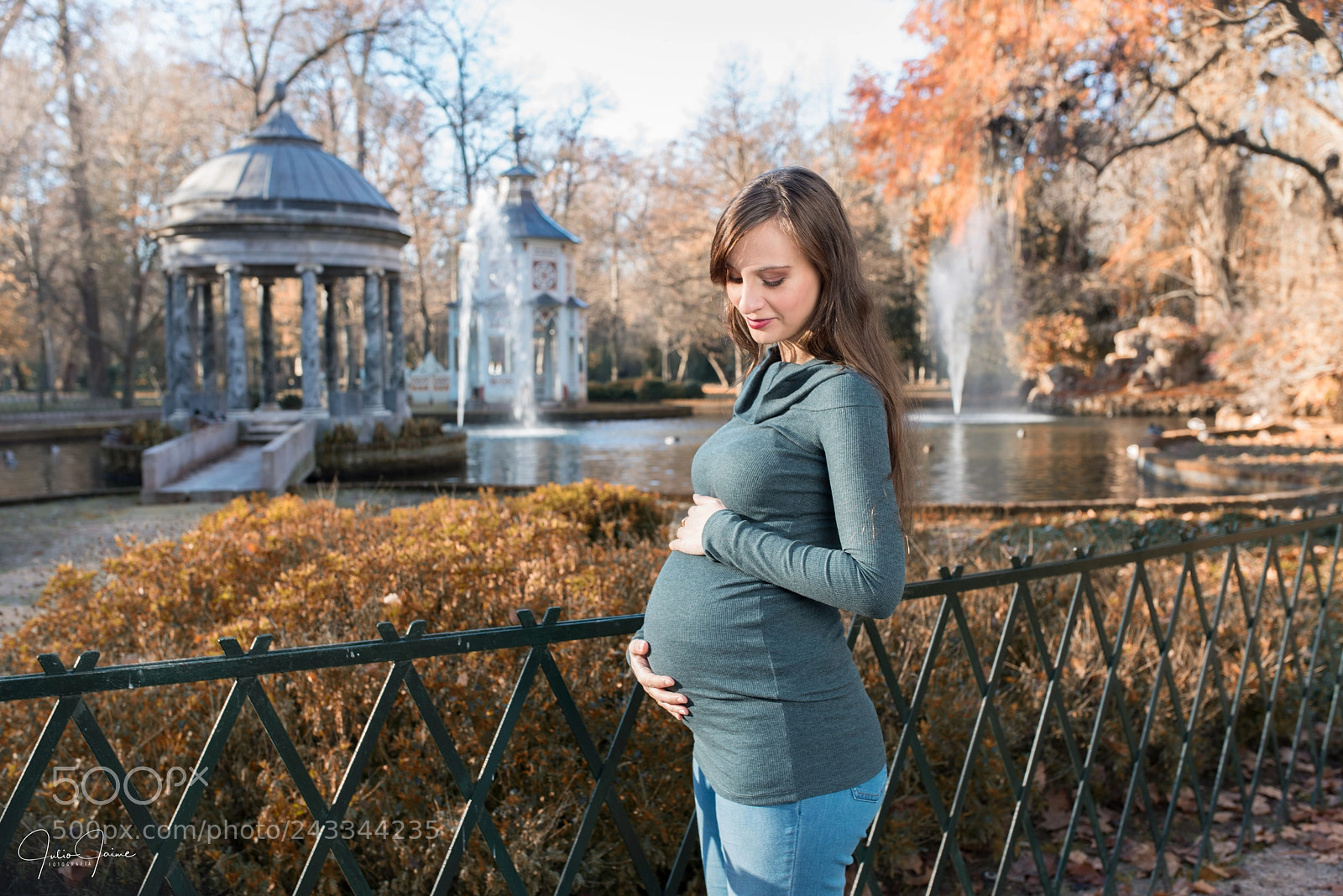Nikon D810 sample photo. Embarazo otoñal photography