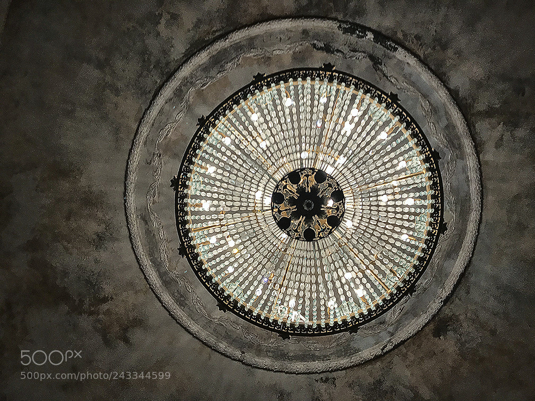 Apple iPhone 7 sample photo. The old house looks photography