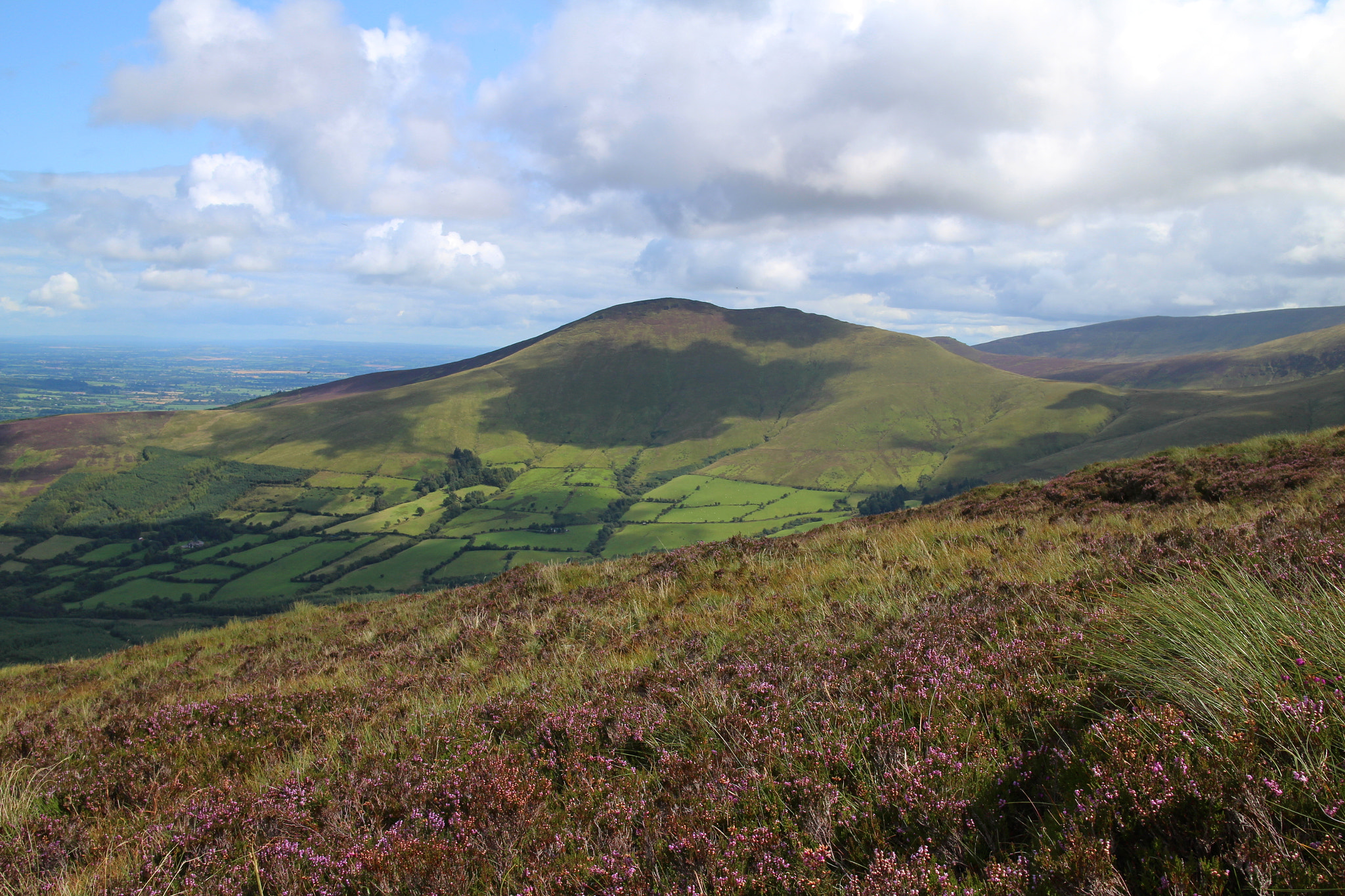 Canon EOS M + Canon EF-M 22mm F2 STM sample photo. Light on the hills photography