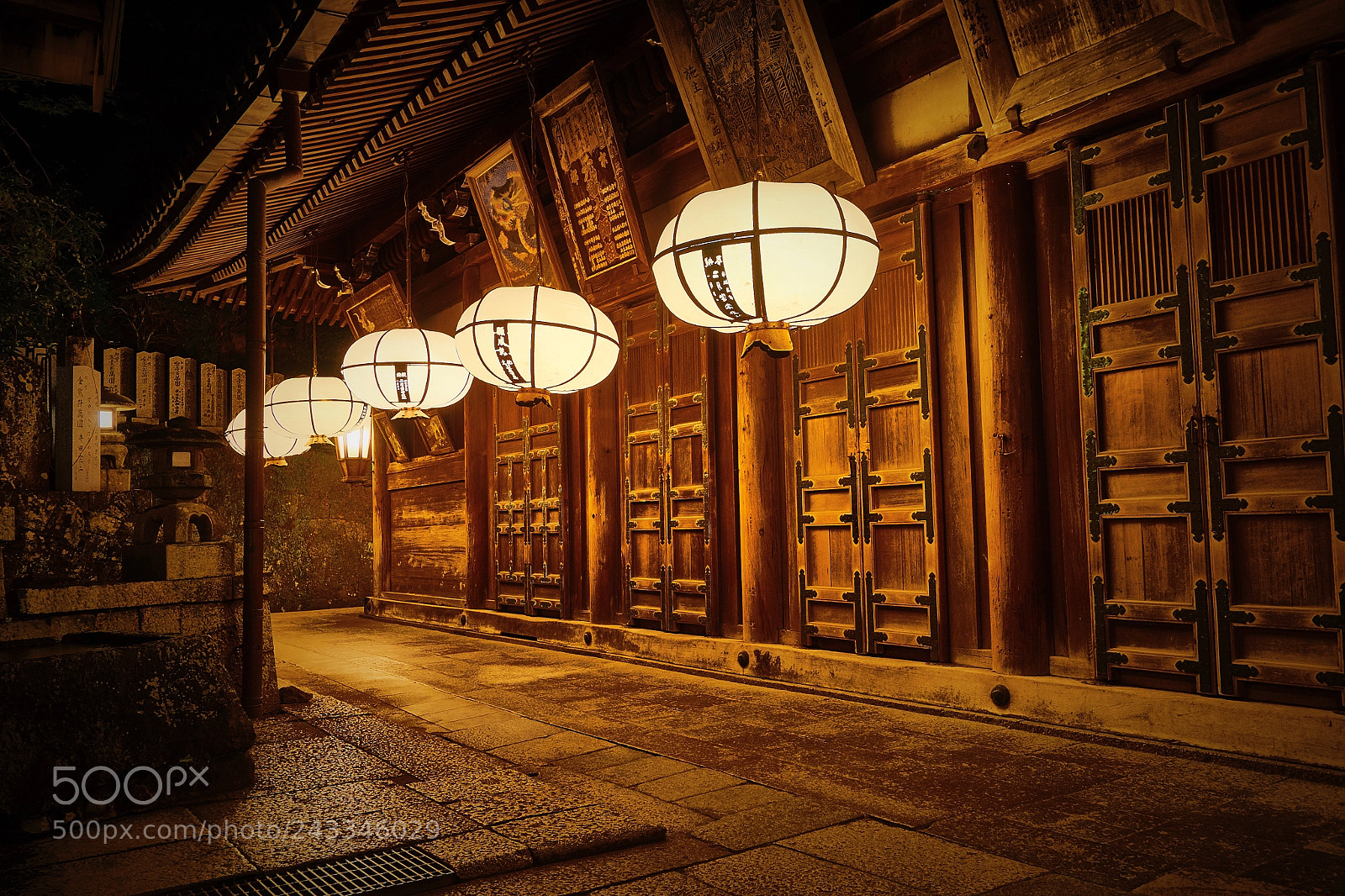 Panasonic Lumix DMC-GH4 sample photo. Temple walkway photography
