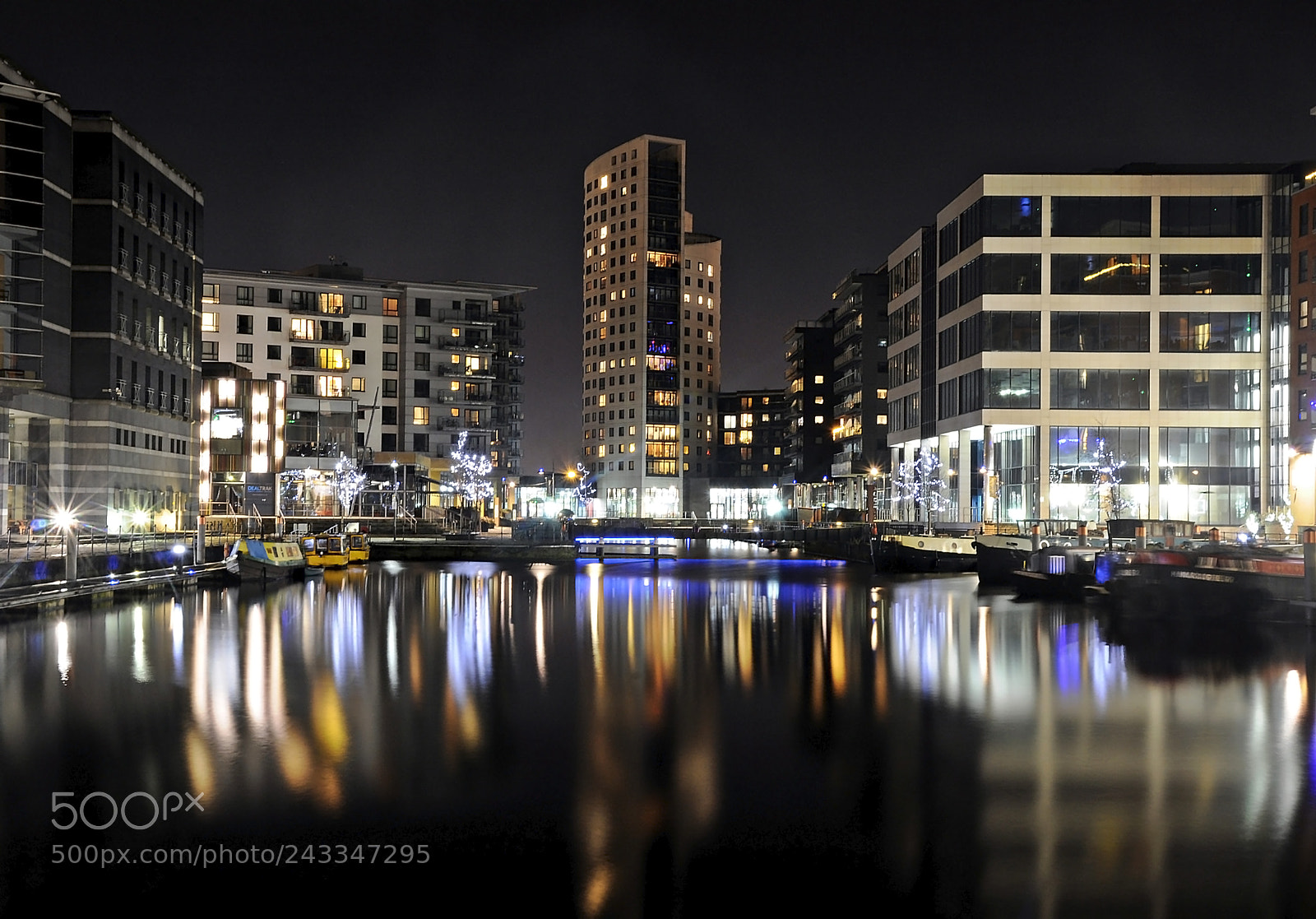 Nikon D90 sample photo. Leeds by night photography