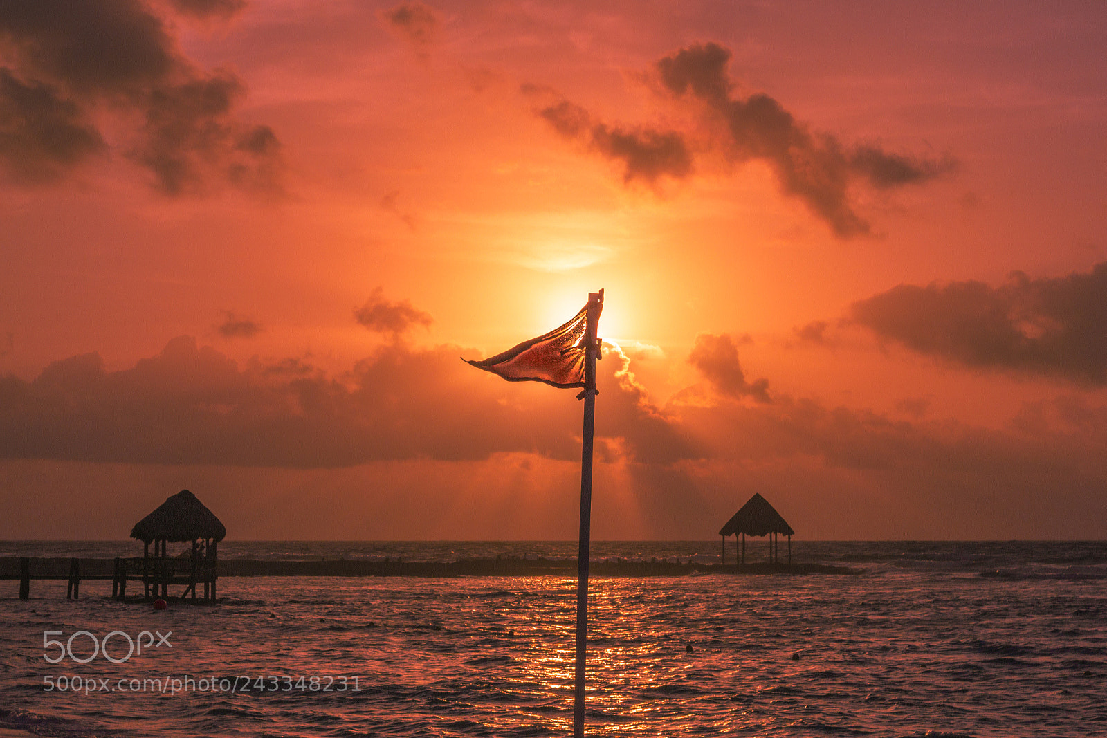 Canon EOS 550D (EOS Rebel T2i / EOS Kiss X4) sample photo. Sunrise on the beach photography