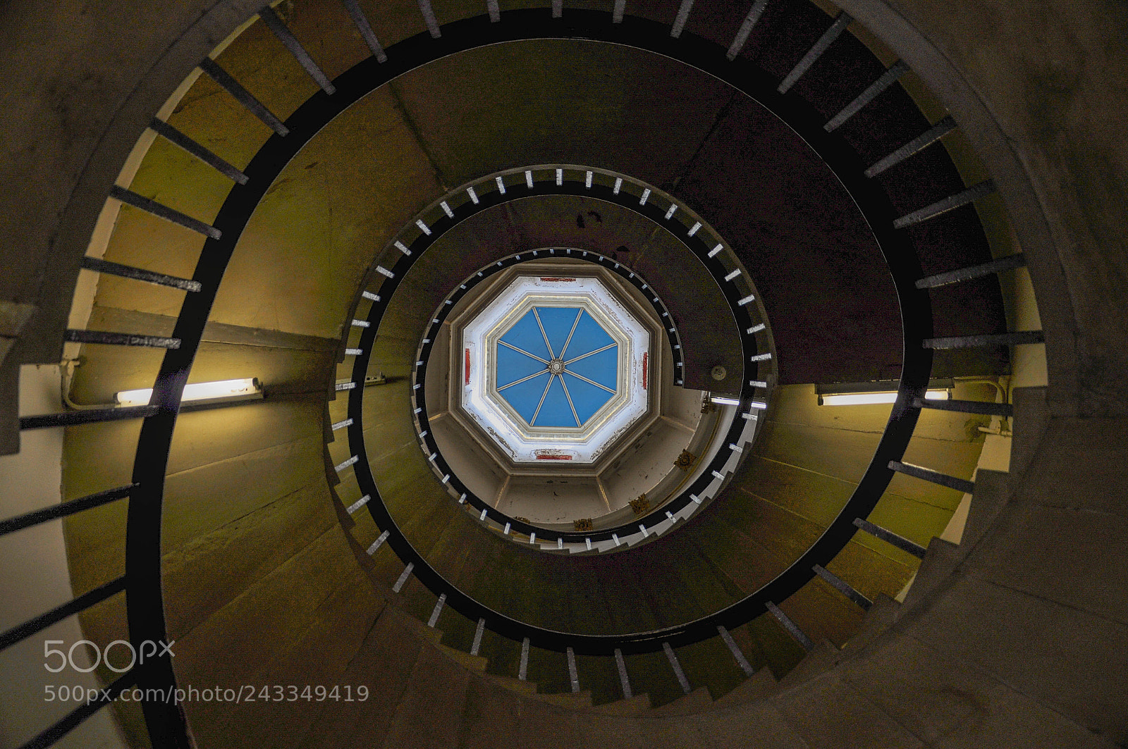 Nikon D90 sample photo. St john's college spiral photography