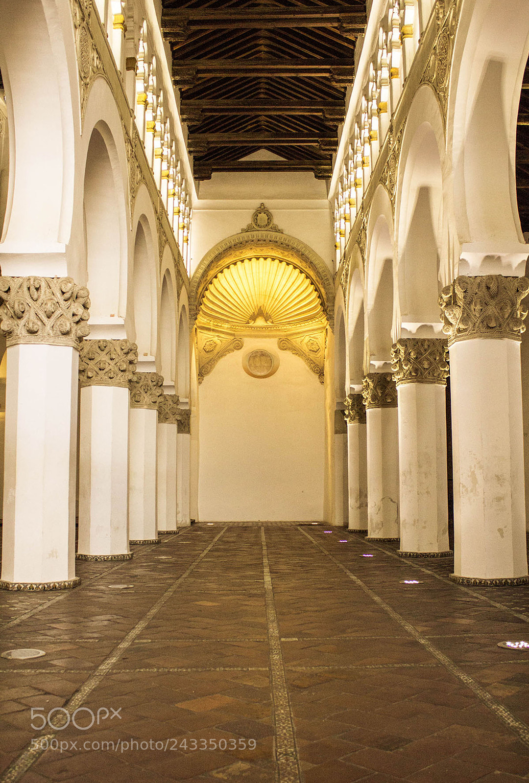 Canon EOS 1200D (EOS Rebel T5 / EOS Kiss X70 / EOS Hi) sample photo. The synagogue of santa photography