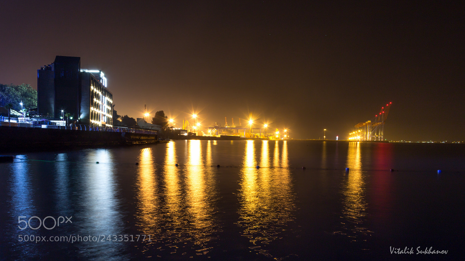 Canon EOS 1200D (EOS Rebel T5 / EOS Kiss X70 / EOS Hi) sample photo. Night port photography