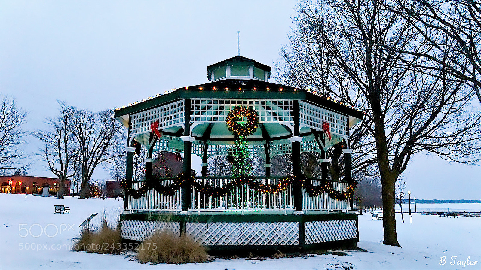 Sony SLT-A57 sample photo. Port perry gazebo with photography