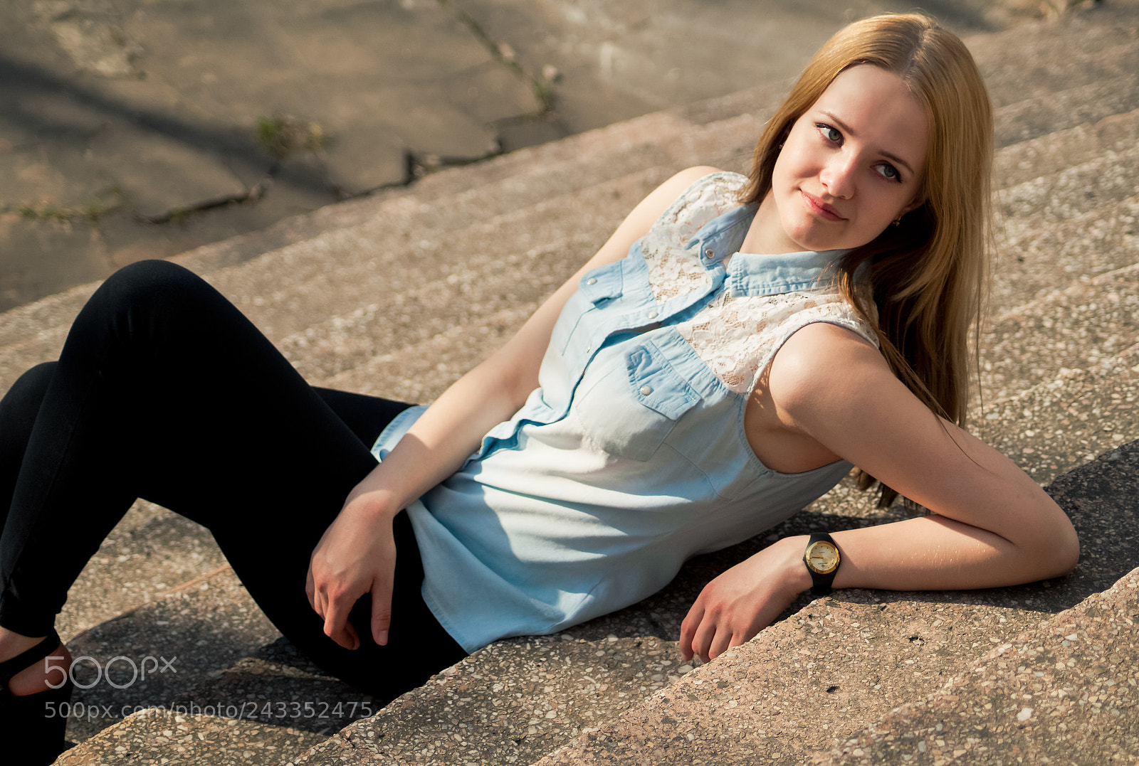 Sony SLT-A58 sample photo. Blond on stages photography