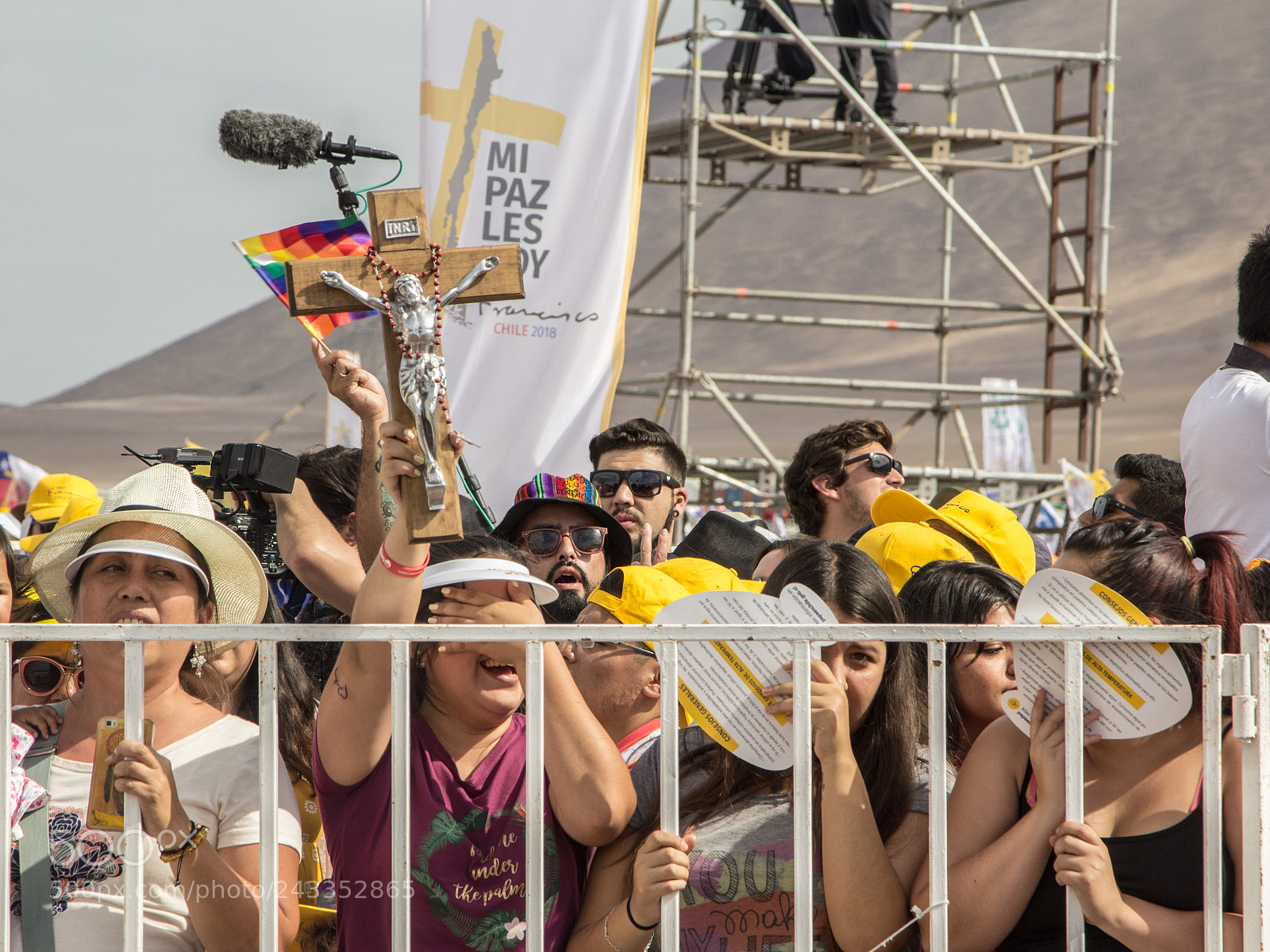 Canon EOS 1200D (EOS Rebel T5 / EOS Kiss X70 / EOS Hi) sample photo. Pope francis in chile photography