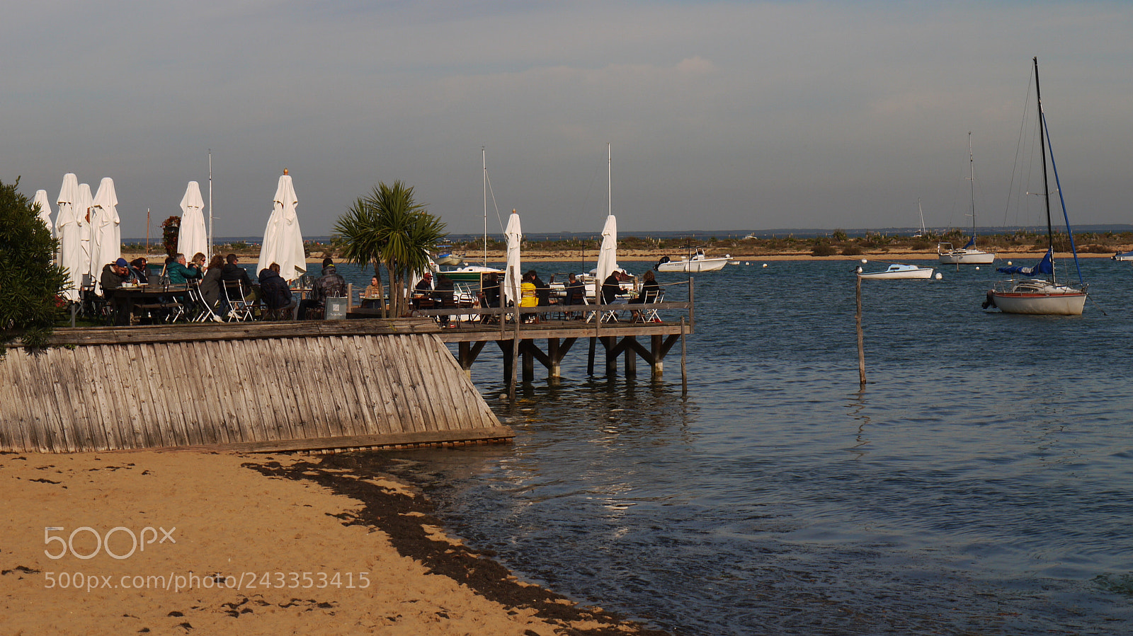 Panasonic Lumix DMC-GF1 sample photo. Terrasse sur le bassin photography