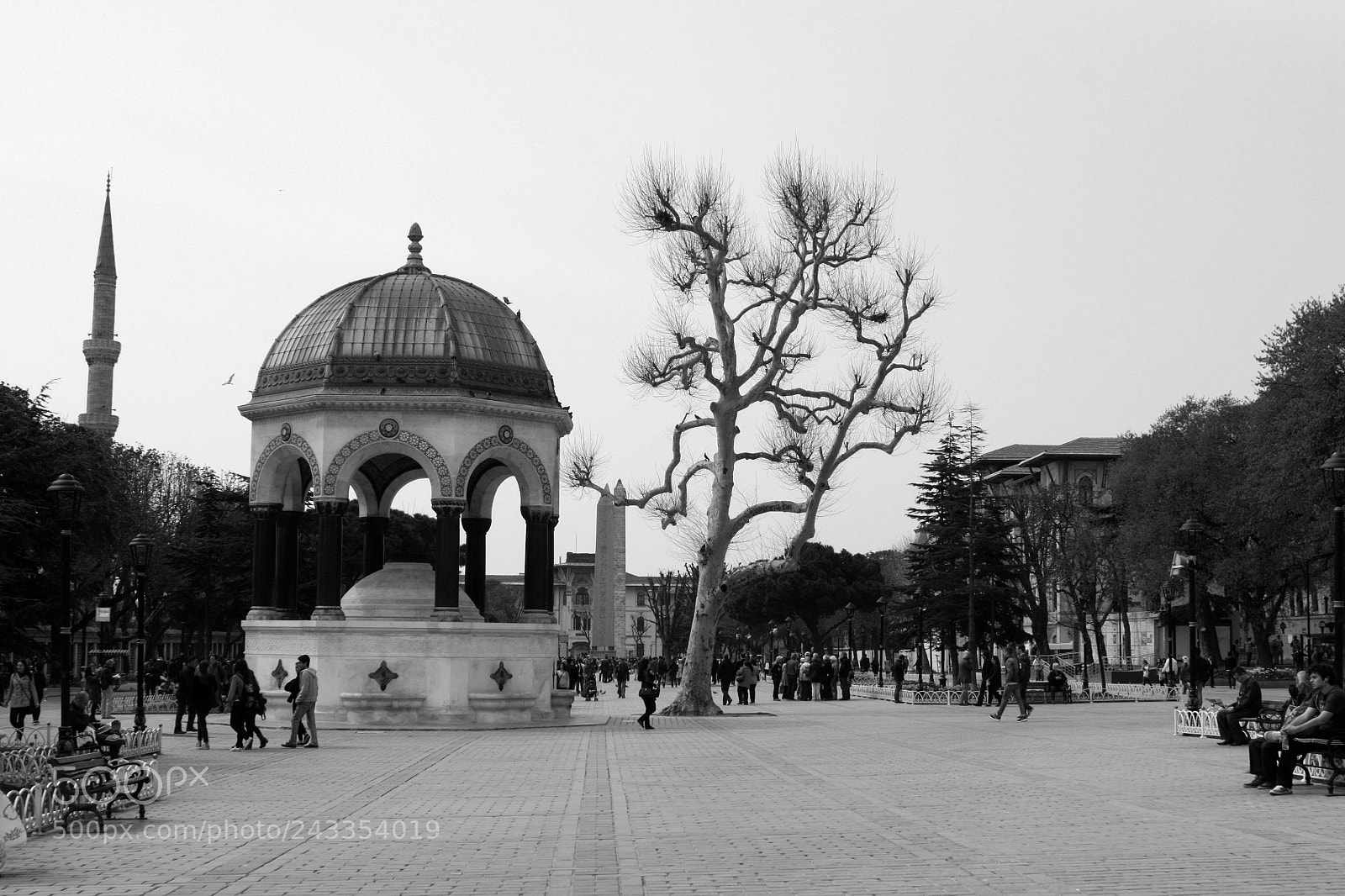 Canon EOS 450D (EOS Rebel XSi / EOS Kiss X2) sample photo. Istanbul square photography