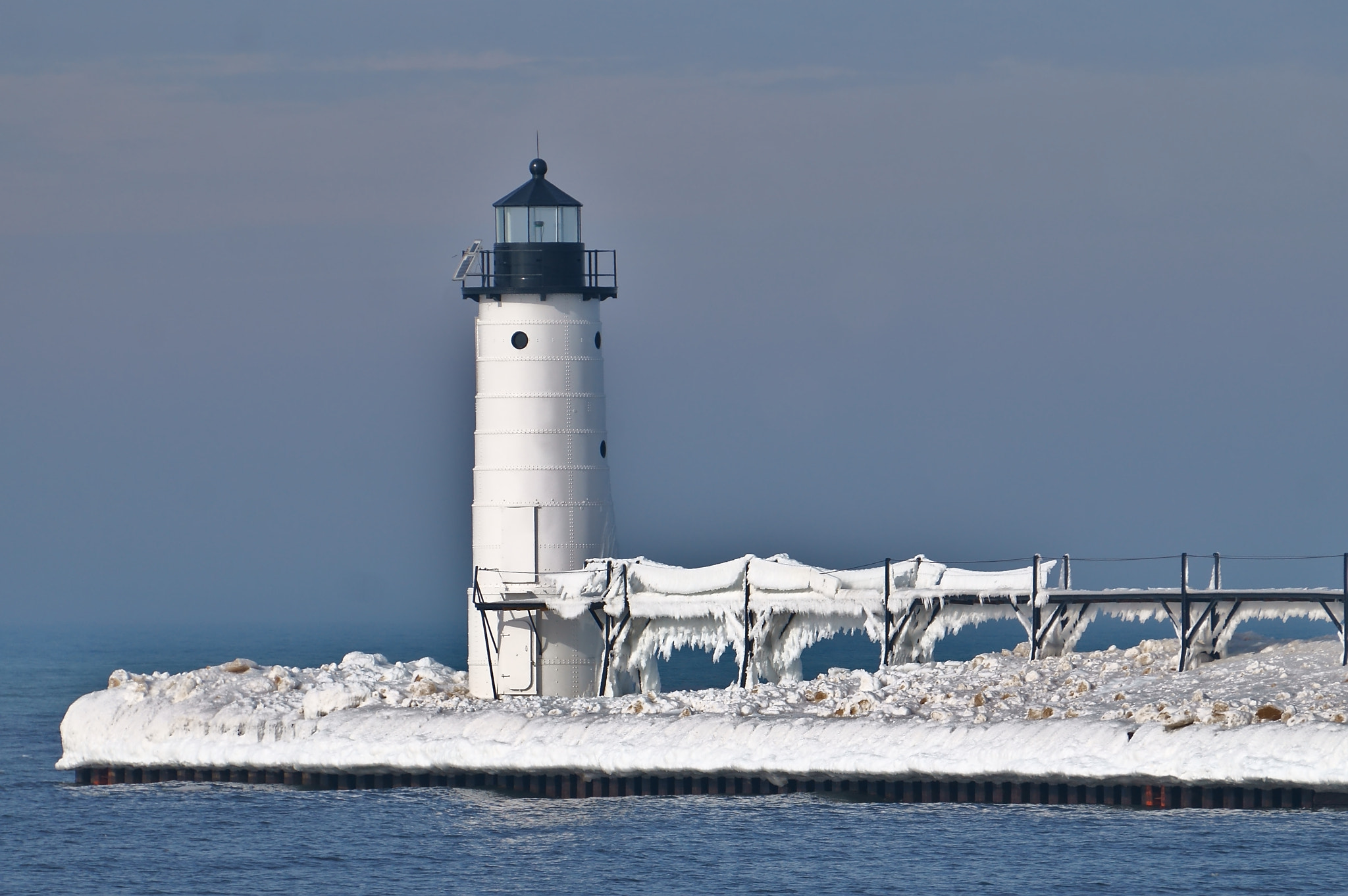 Sony E 55-210mm F4.5-6.3 OSS sample photo. Ice lighthouse photography