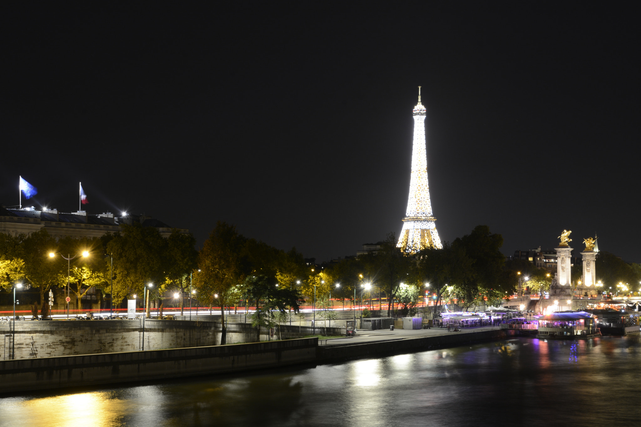 Nikon D7100 + Tamron 18-270mm F3.5-6.3 Di II VC PZD sample photo. Paris at night photography