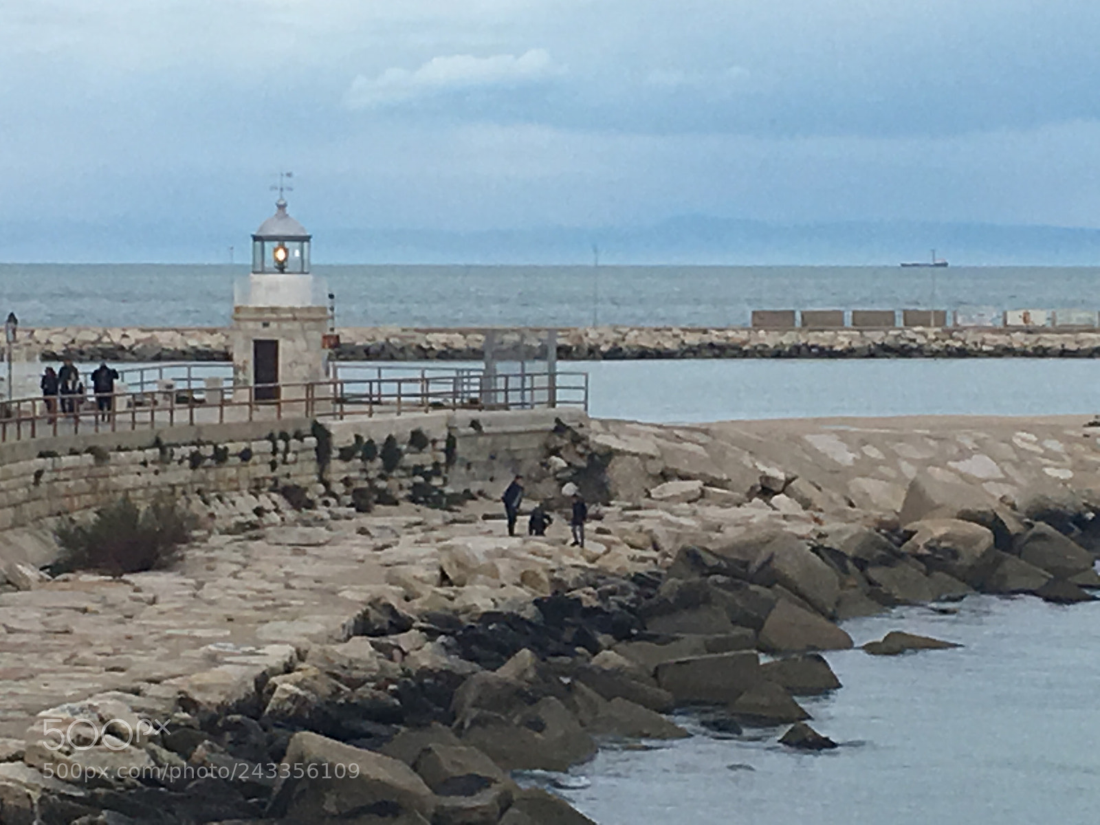 Apple iPhone SE sample photo. Sea light in trani. photography
