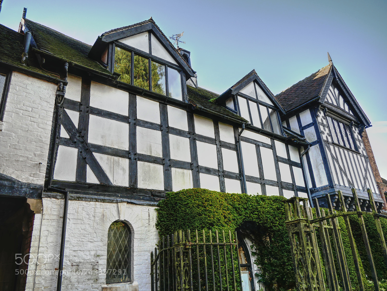 Panasonic Lumix DMC-G85 (Lumix DMC-G80) sample photo. Tudor courthouse photography
