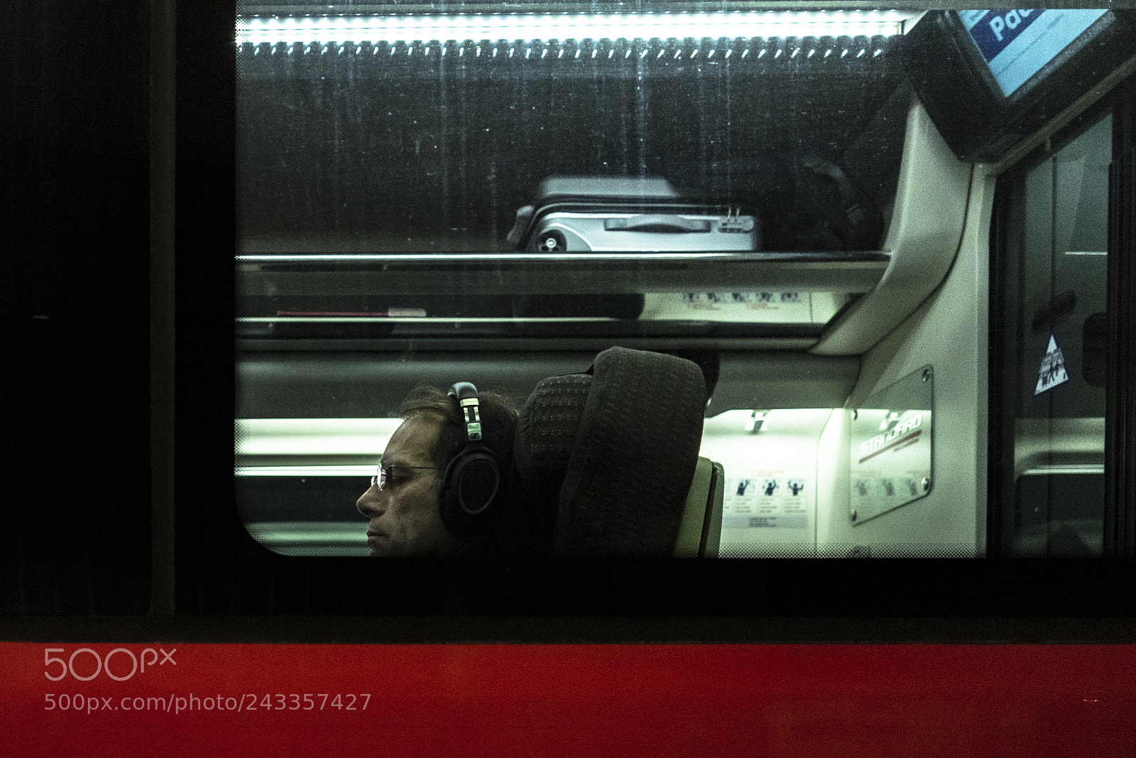 Fujifilm X-T1 sample photo. Freccia rossa window serie 1 photography