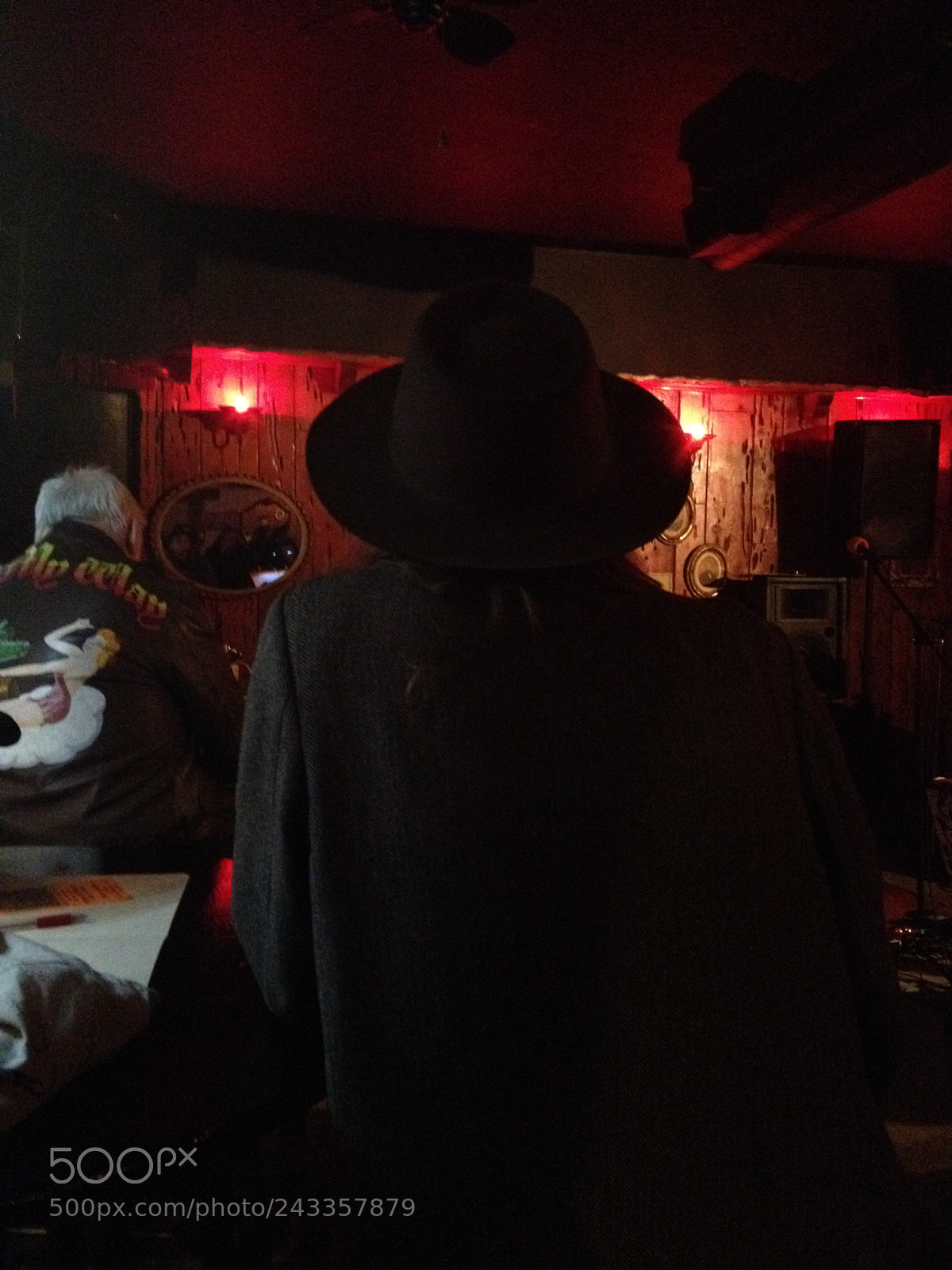 Apple iPhone 4S sample photo. Dude at the show photography