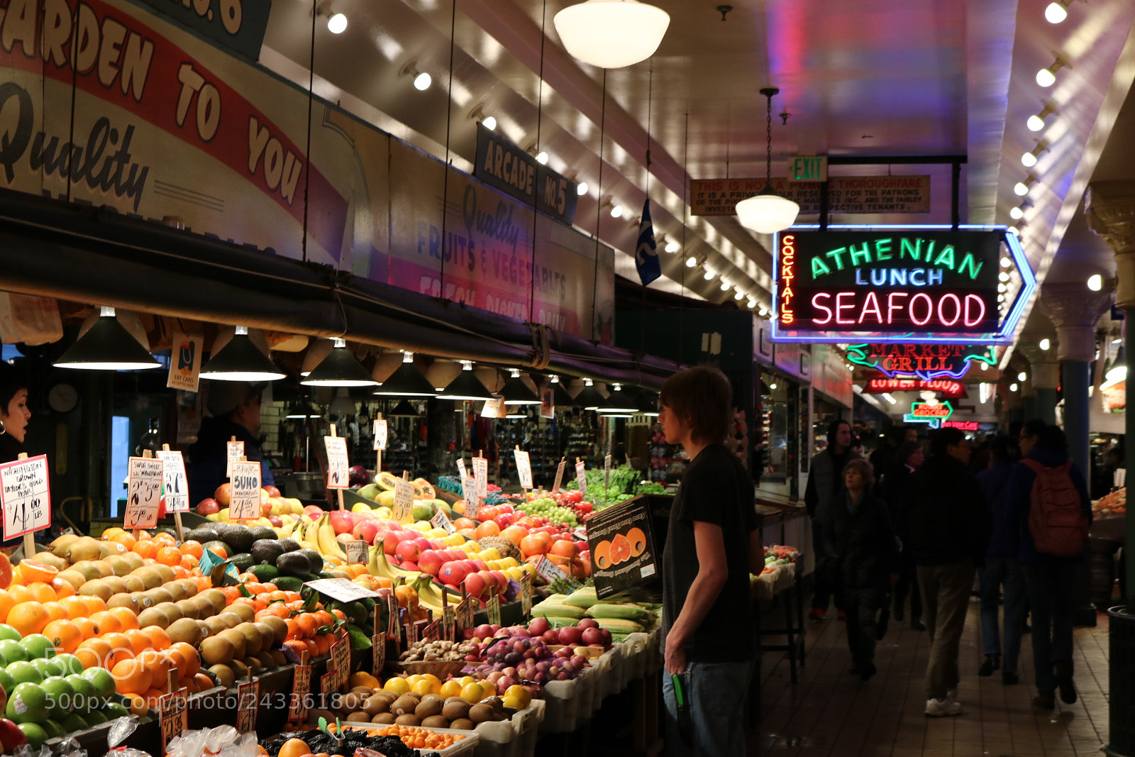 Canon EOS 750D (EOS Rebel T6i / EOS Kiss X8i) sample photo. Pike place market photography