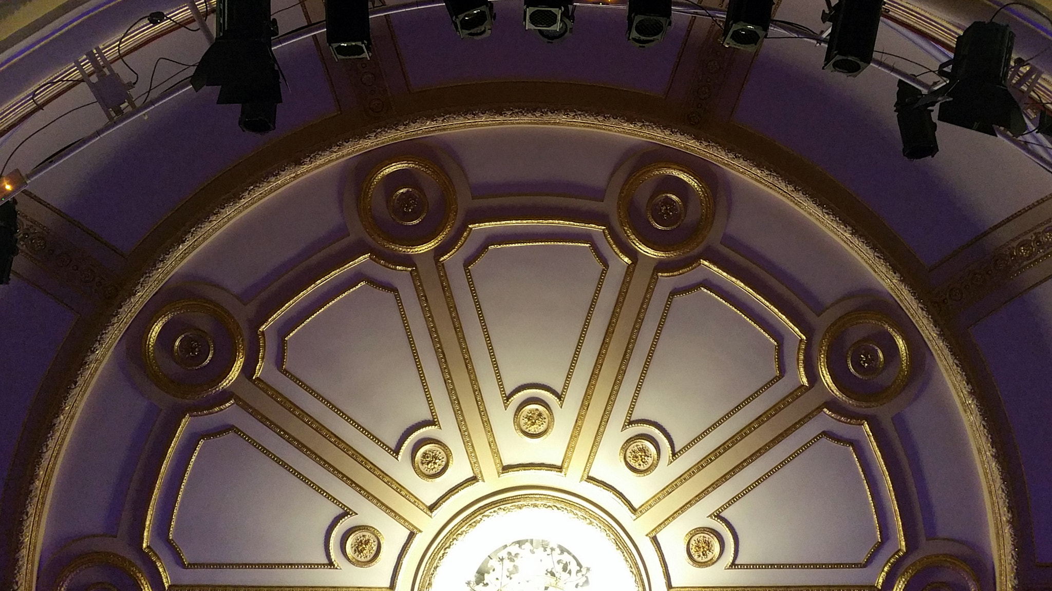 Samsung Galaxy S5 LTE-A sample photo. Theater photography