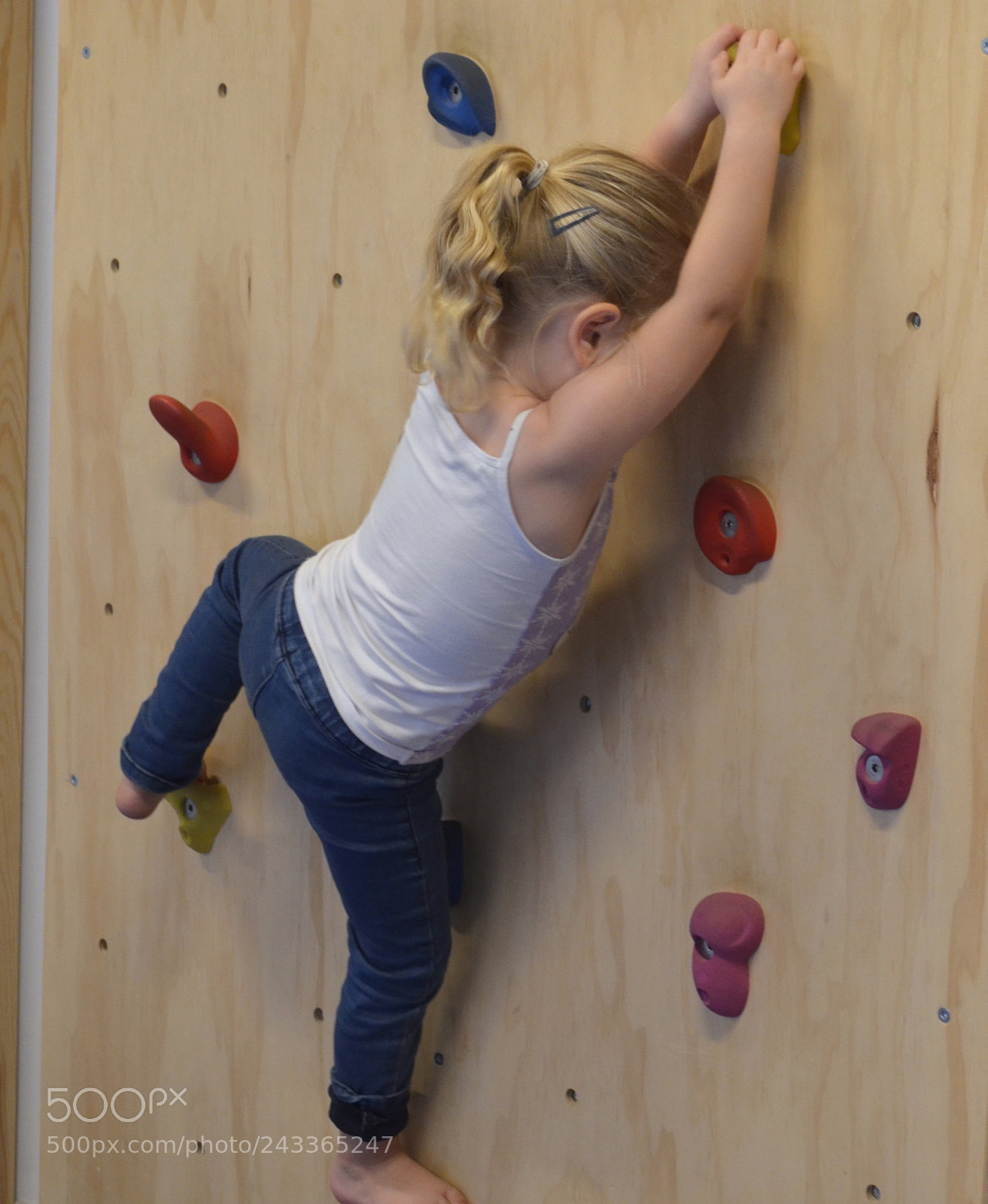 Nikon D5100 sample photo. 3 year old climbing photography