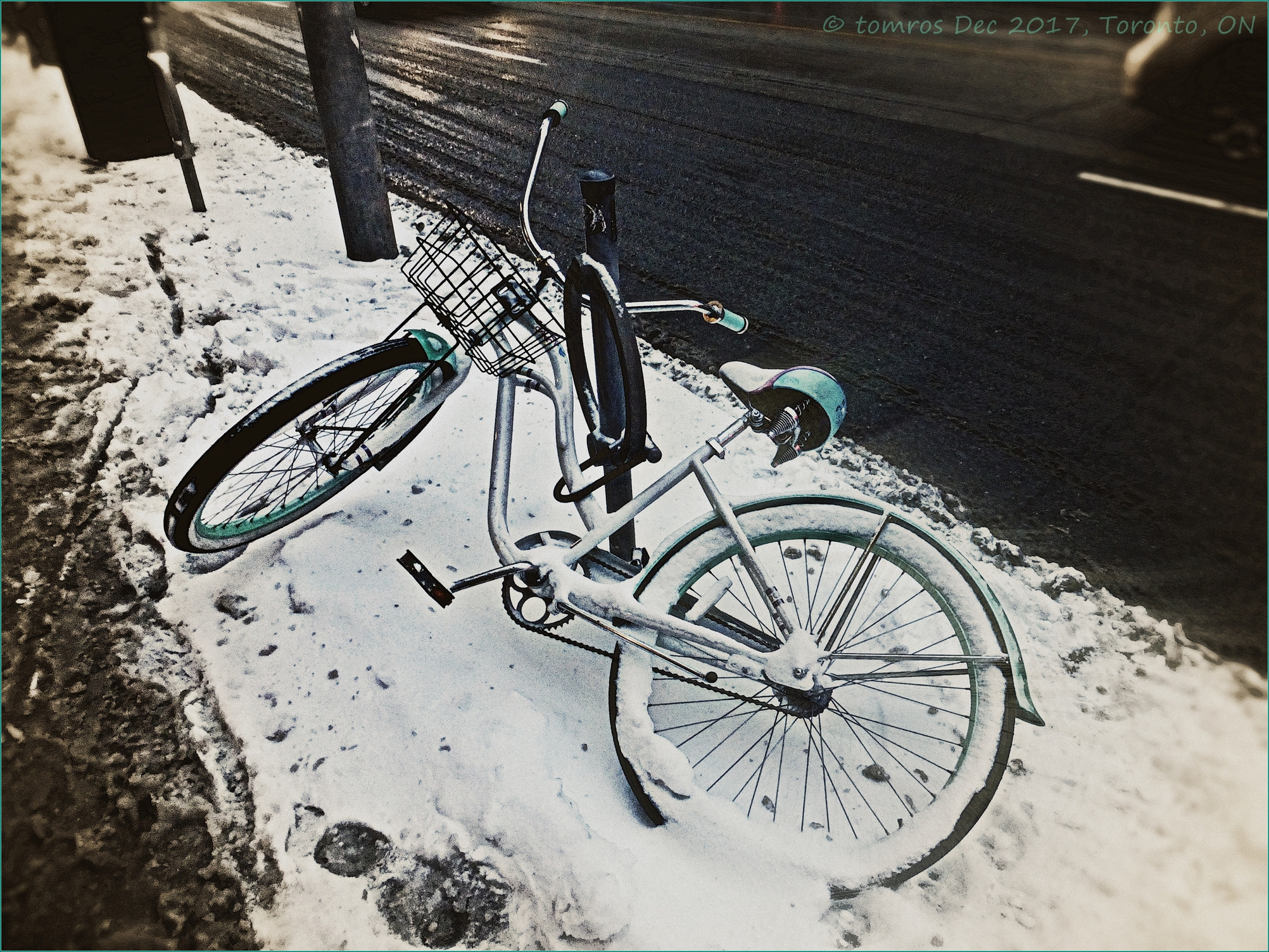 Panasonic Lumix DMC-ZS25 (Lumix DMC-TZ35) sample photo. Who bikes in december or january in toronto? photography