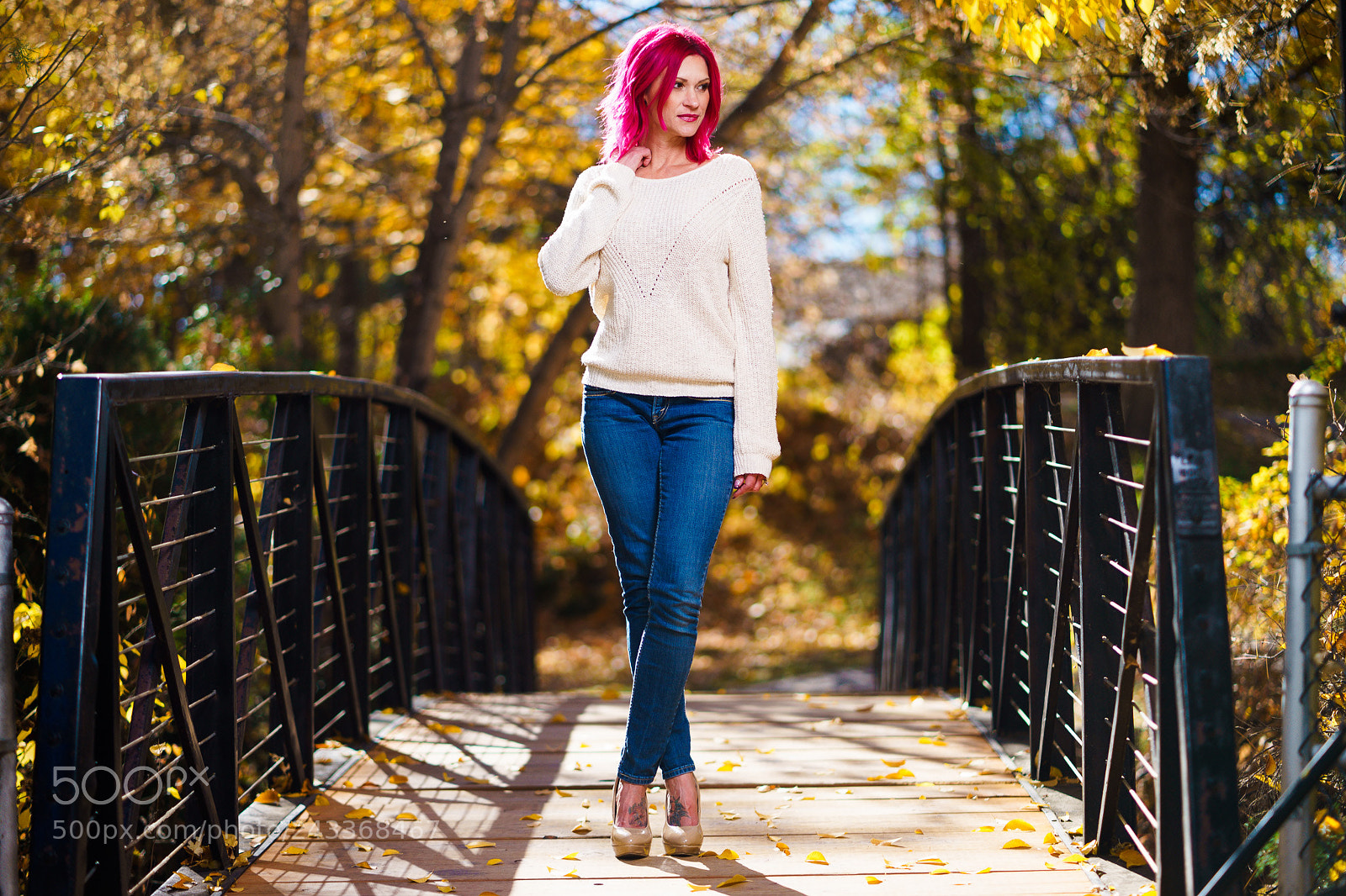 Sony a7 II sample photo. Tanya comfy sweater sunny photography