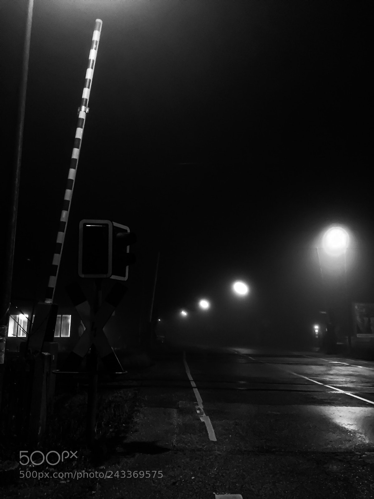 Apple iPhone 6 sample photo. Foggy night in munich photography