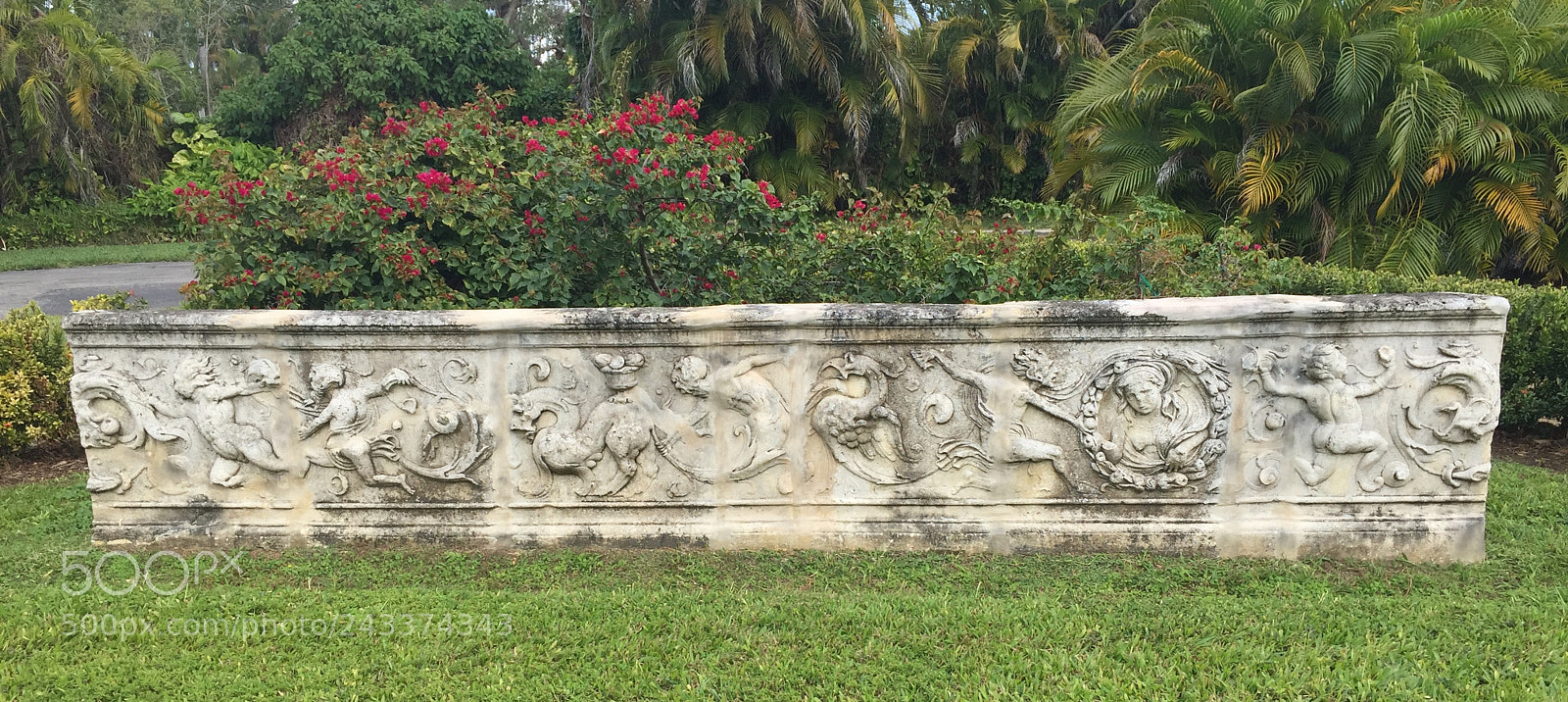 Apple iPhone 6 sample photo. Decorated outside wall on photography