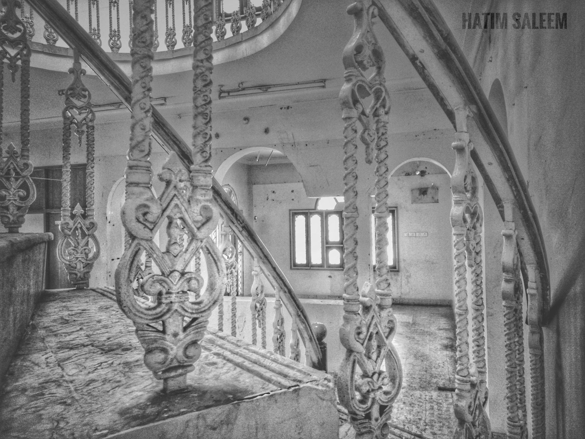 OPPO CPH1701 sample photo. B/w haunted photography