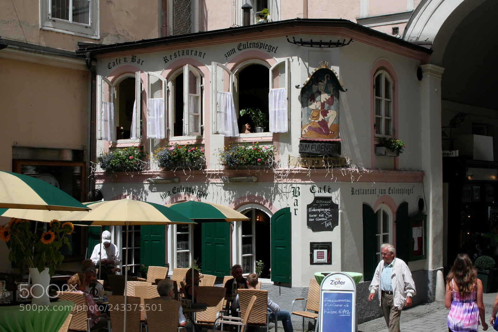 Canon EOS 350D (EOS Digital Rebel XT / EOS Kiss Digital N) sample photo. Dining in salzburg photography