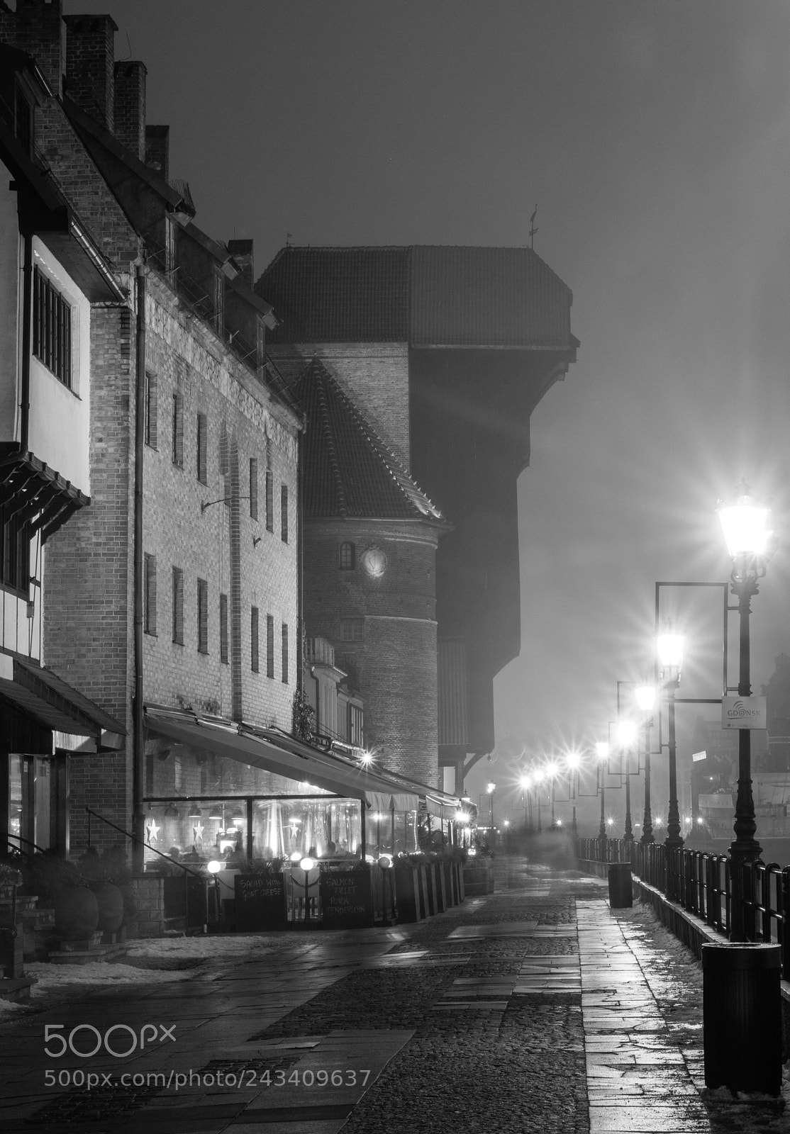 Olympus OM-D E-M1 Mark II sample photo. Cold, foggy evening iii photography