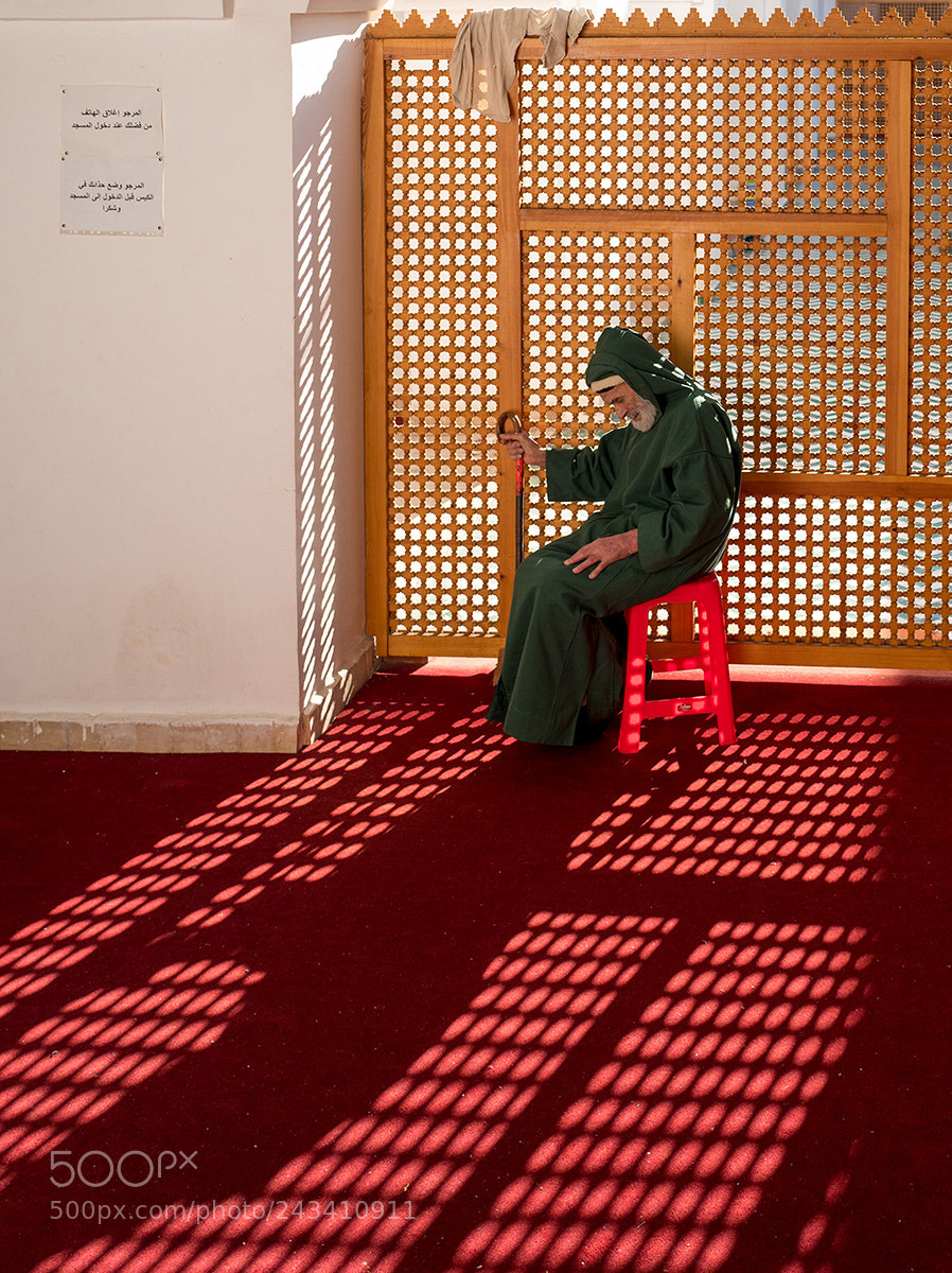 Leica Q (Typ 116) sample photo. Old man in green photography