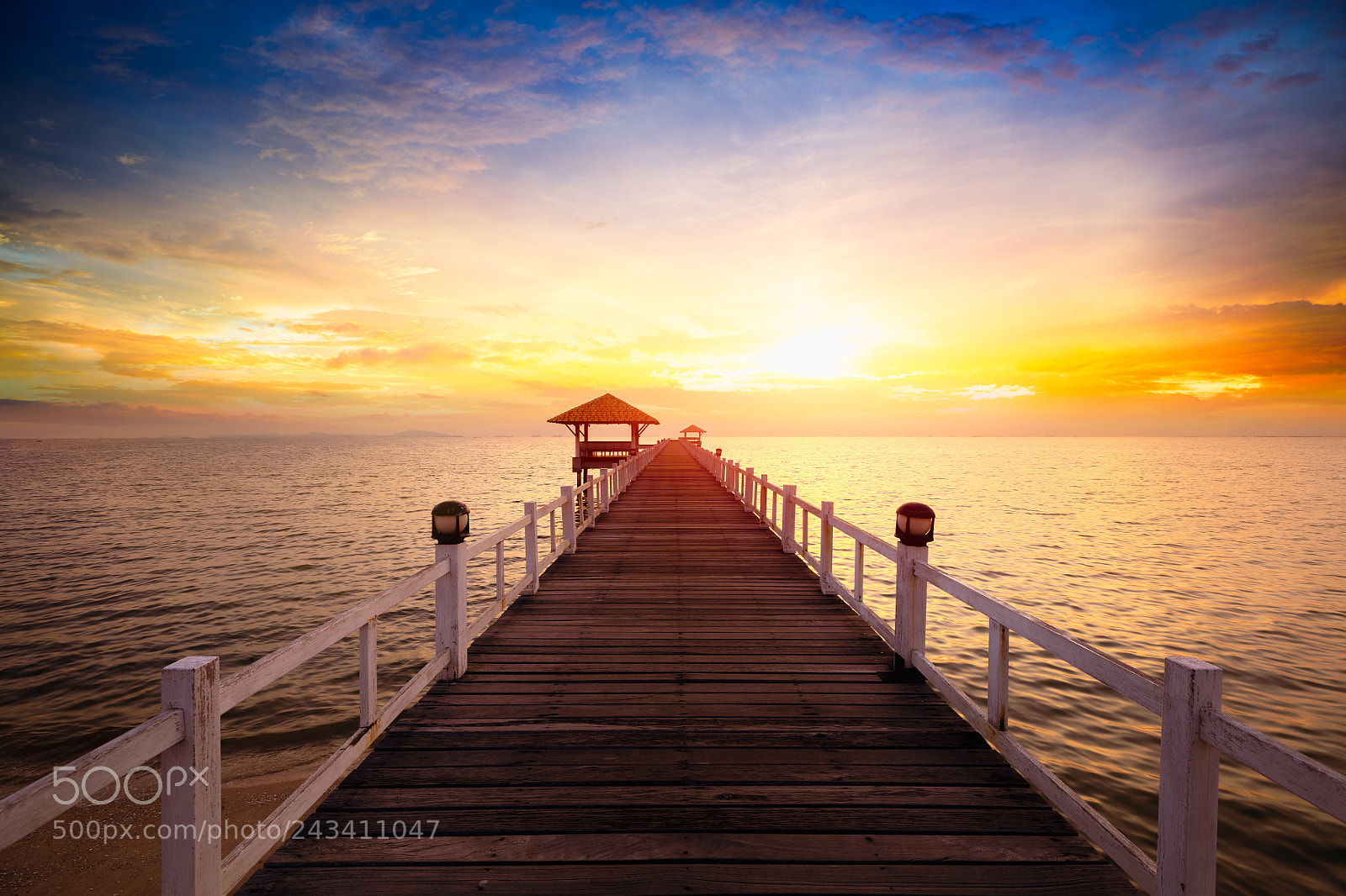 Canon EOS 5DS R sample photo. Wooden pier between sunset photography