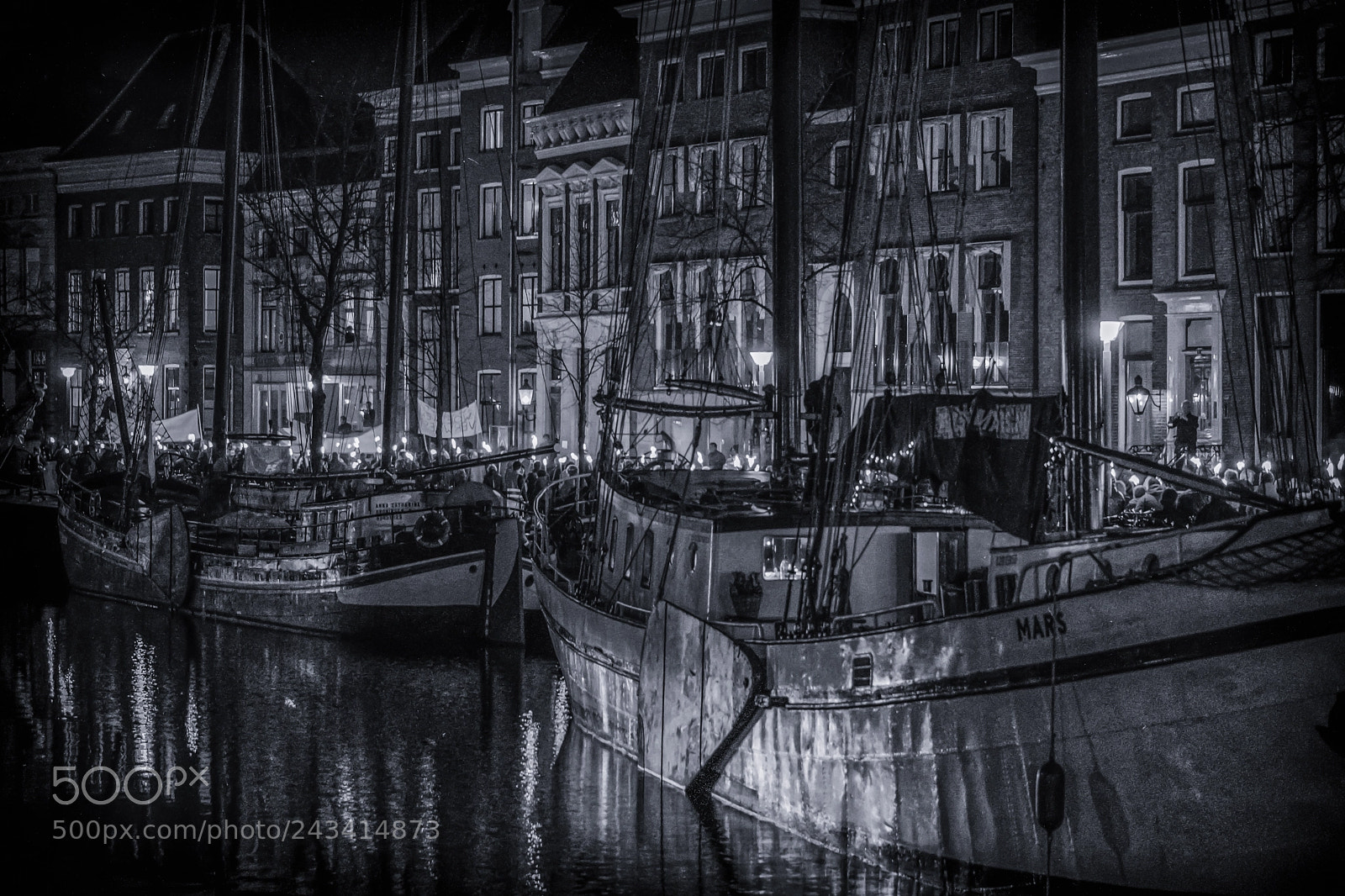 Fujifilm X-Pro2 sample photo. Boat in black photography