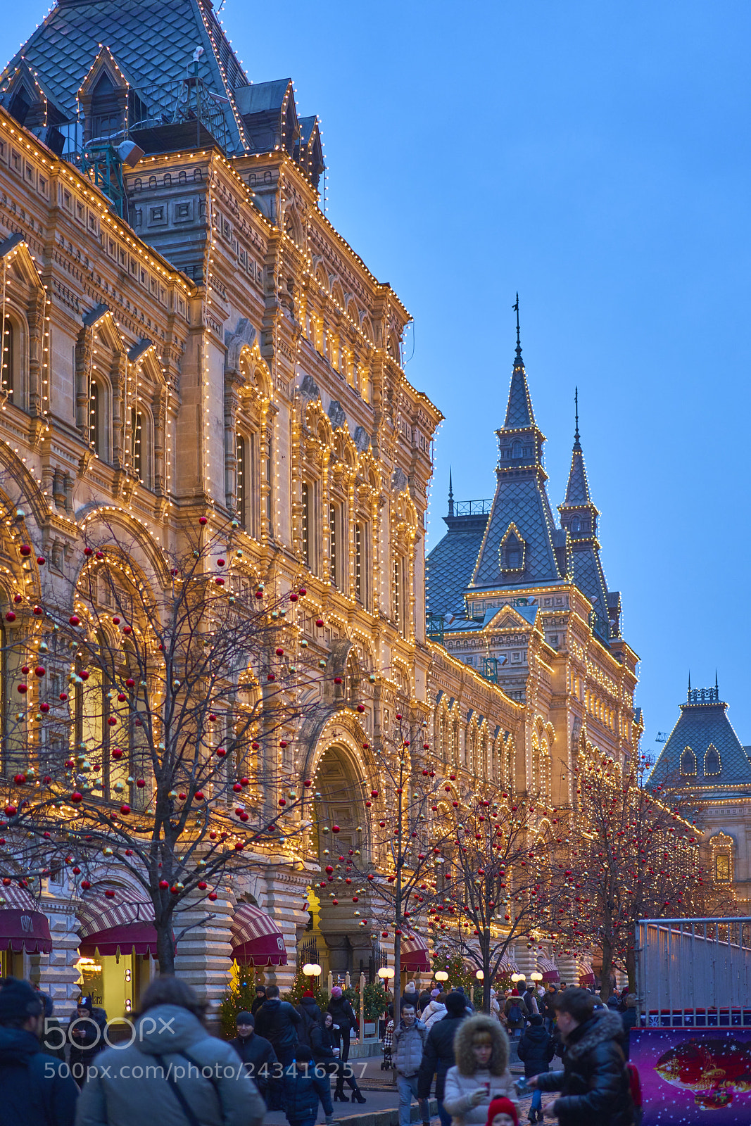 Sony a7R III sample photo. Gum moscow photography