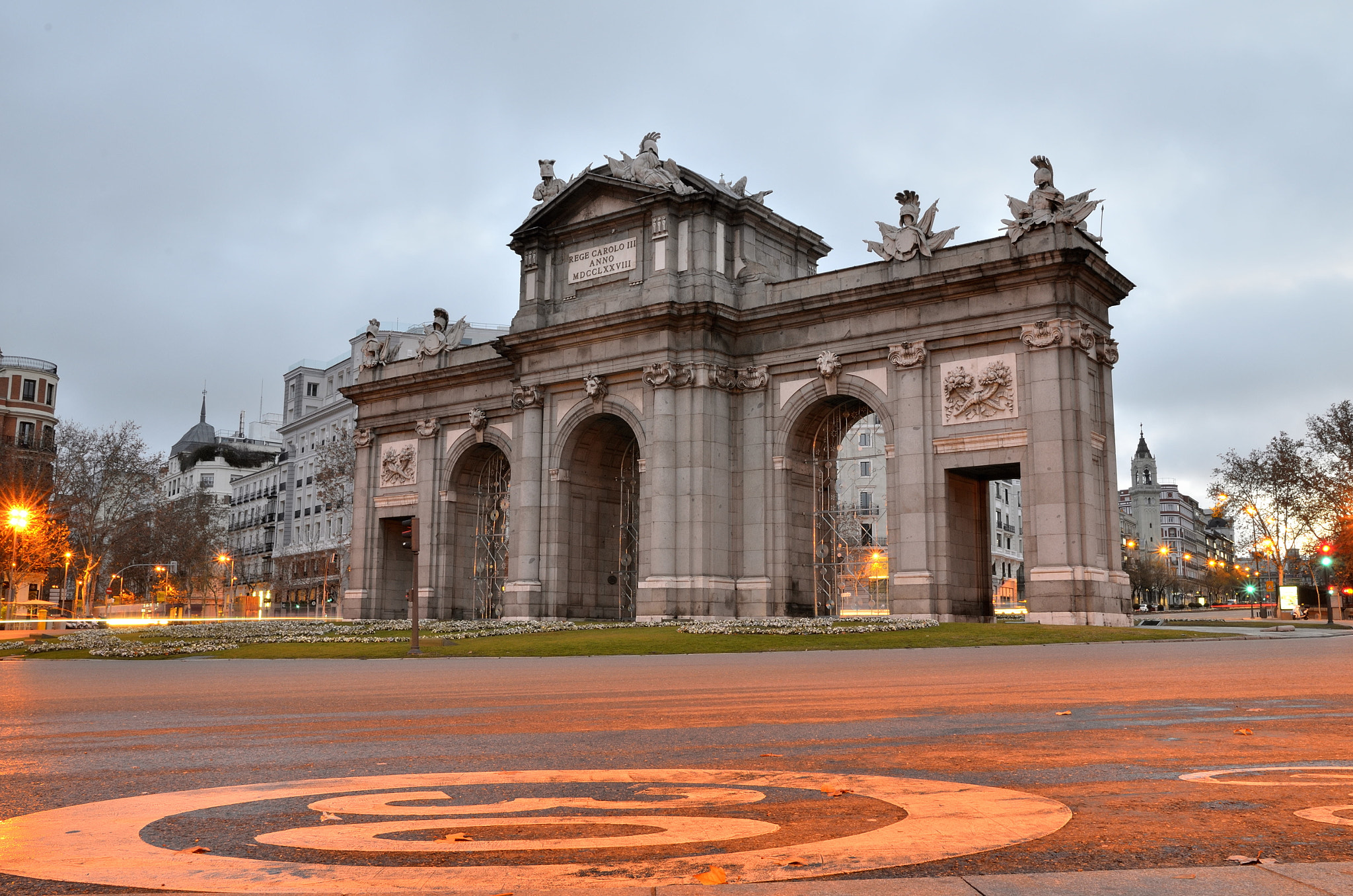 Sigma 17-50mm F2.8 EX DC OS HSM sample photo. Puerta de alcalá photography