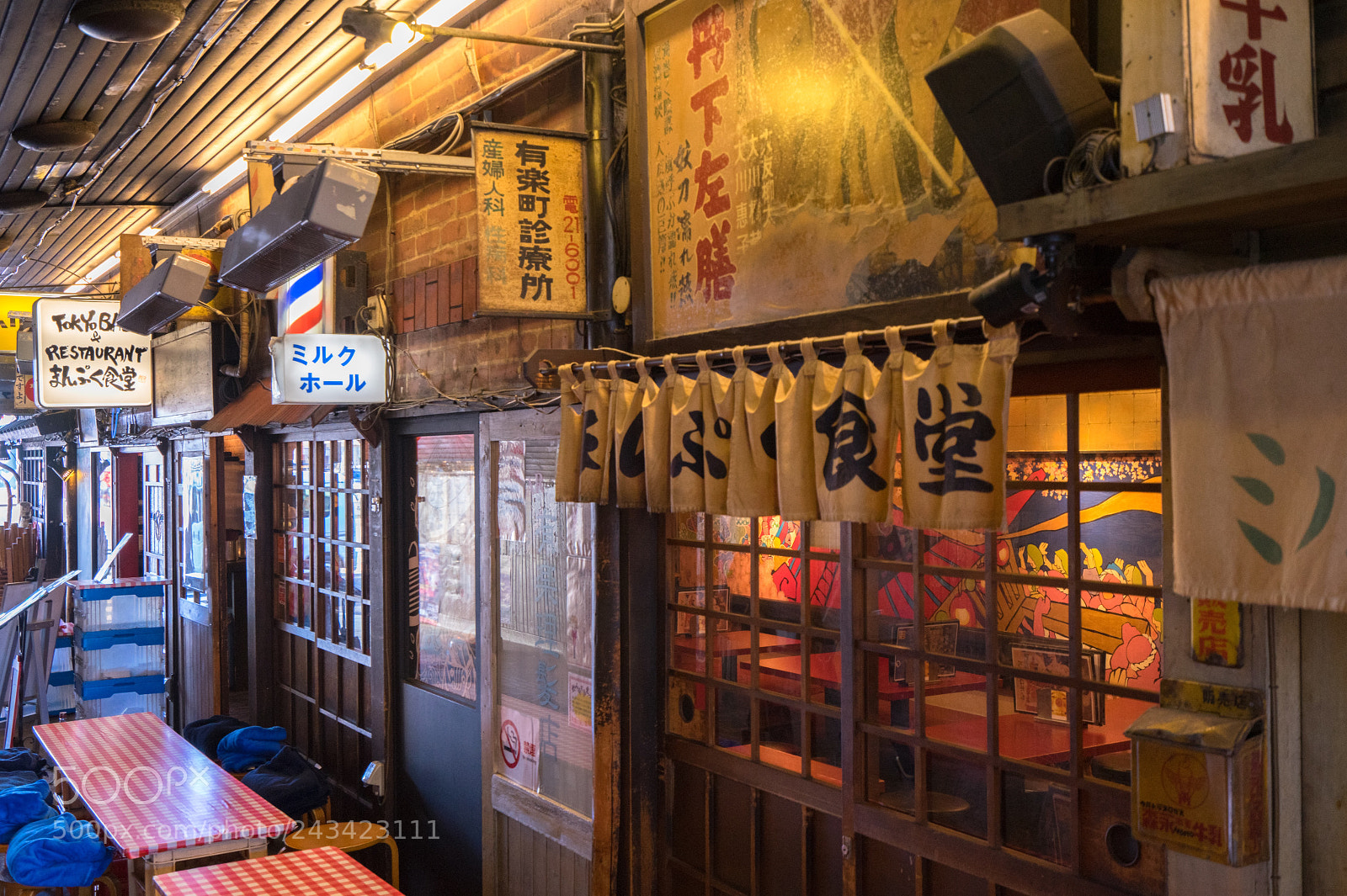 Sony a7 II sample photo. 桥下的店 photography