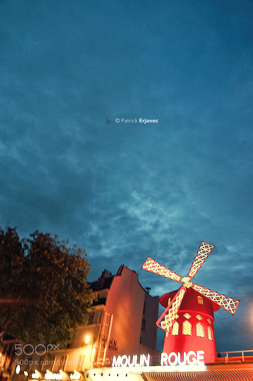 Sony Alpha NEX-5N sample photo. The show must go photography