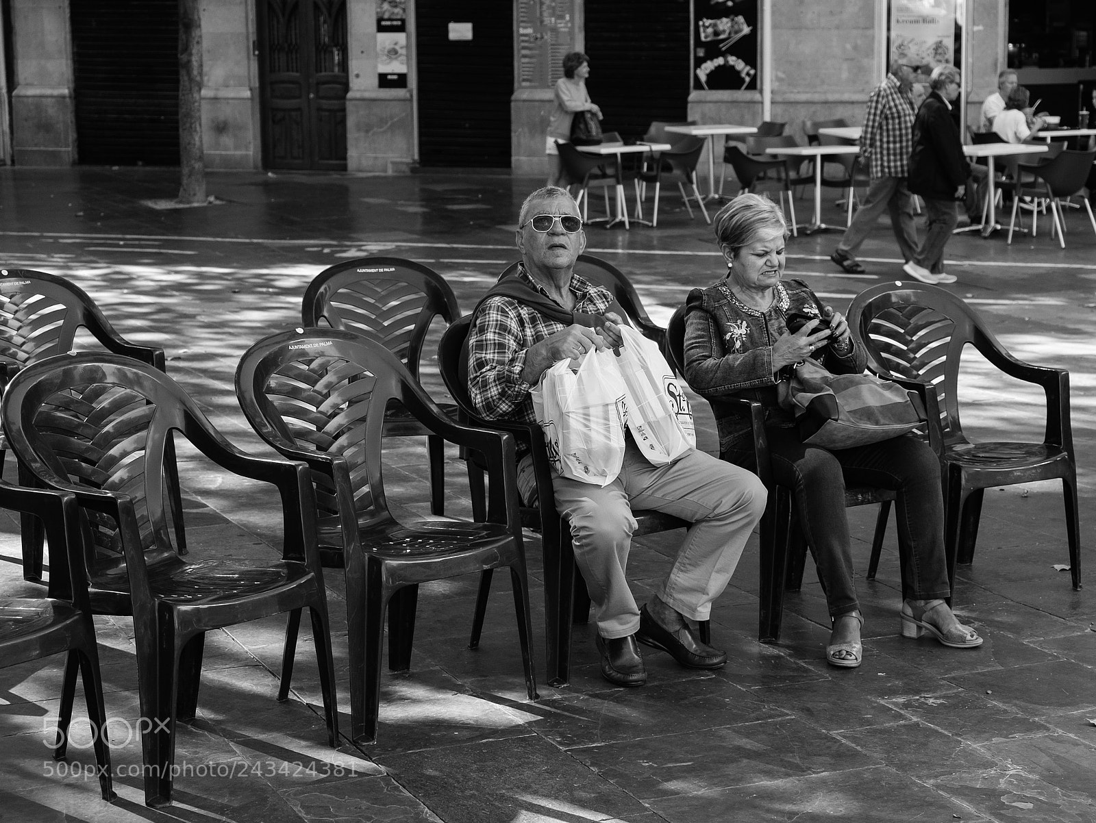 Fujifilm X-E1 sample photo. People sitting on a photography