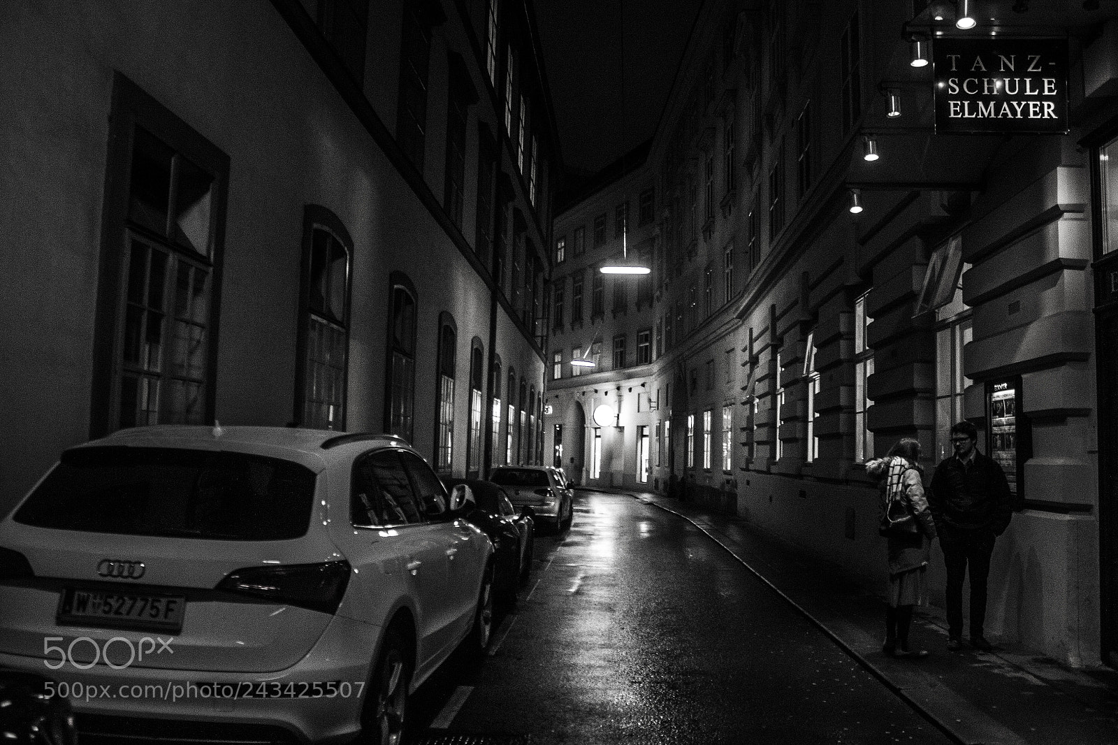 Canon EOS 550D (EOS Rebel T2i / EOS Kiss X4) sample photo. Evening street photography
