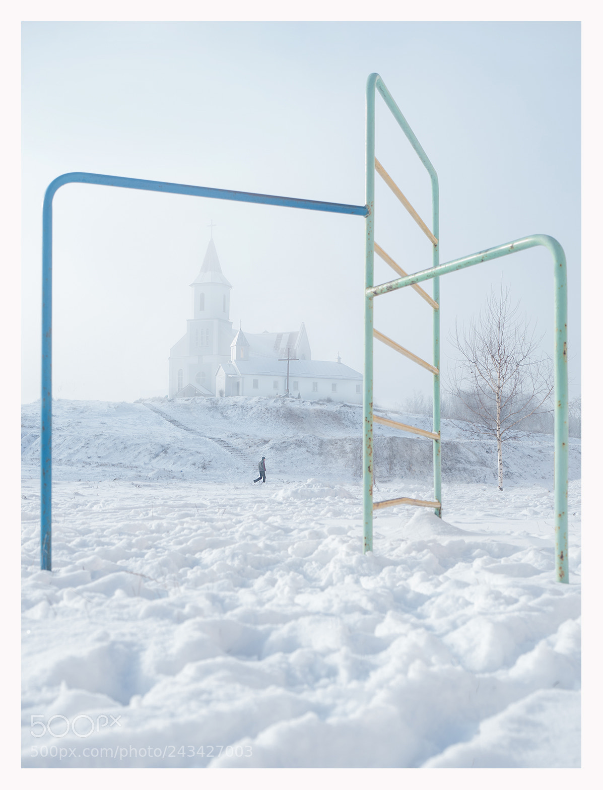 Olympus PEN-F sample photo. Snow, sun & fog photography