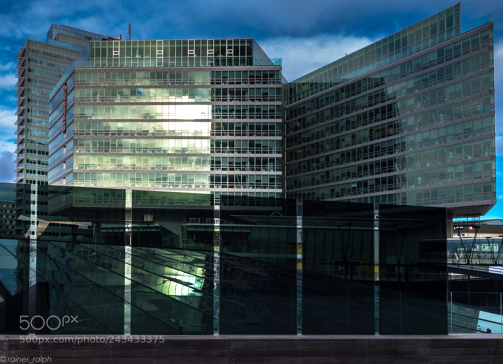 Olympus OM-D E-M5 II sample photo. Behind a glass wall photography