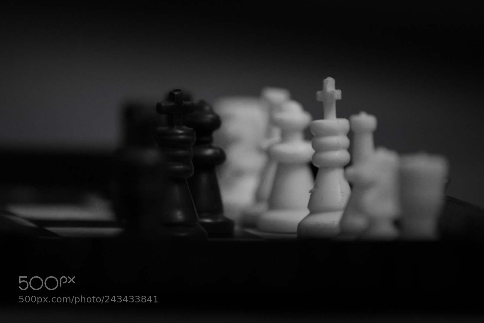Canon EOS 1300D (EOS Rebel T6 / EOS Kiss X80) sample photo. Black and white battle photography