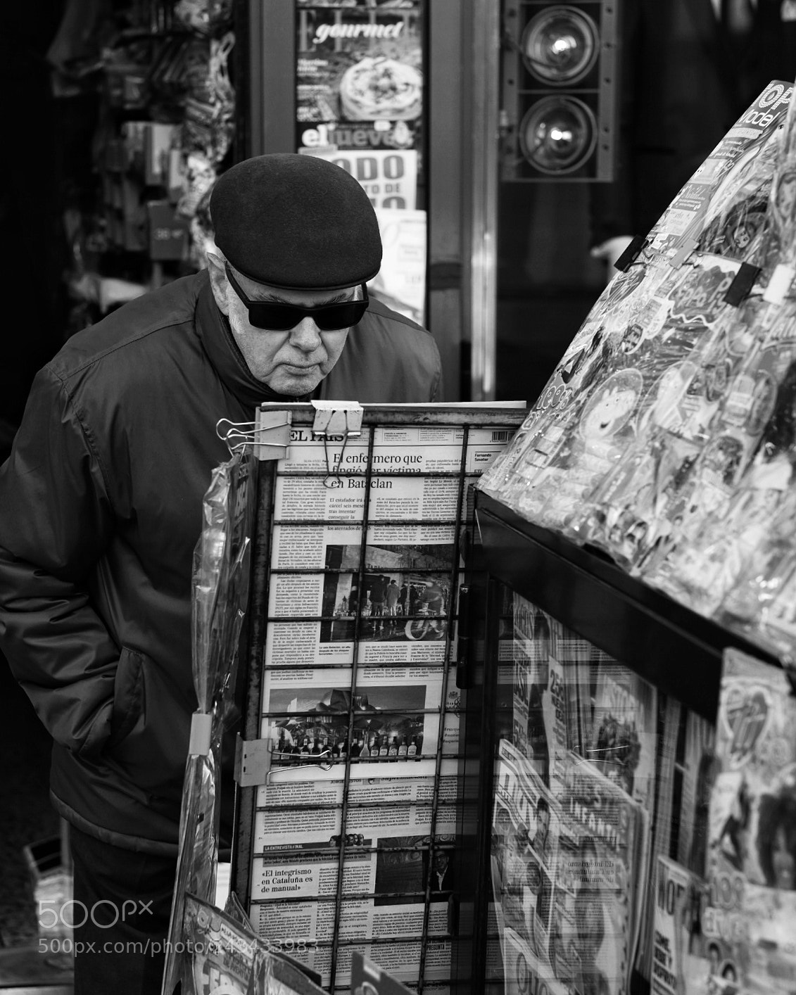 Fujifilm X-T1 sample photo. Reading the papers photography