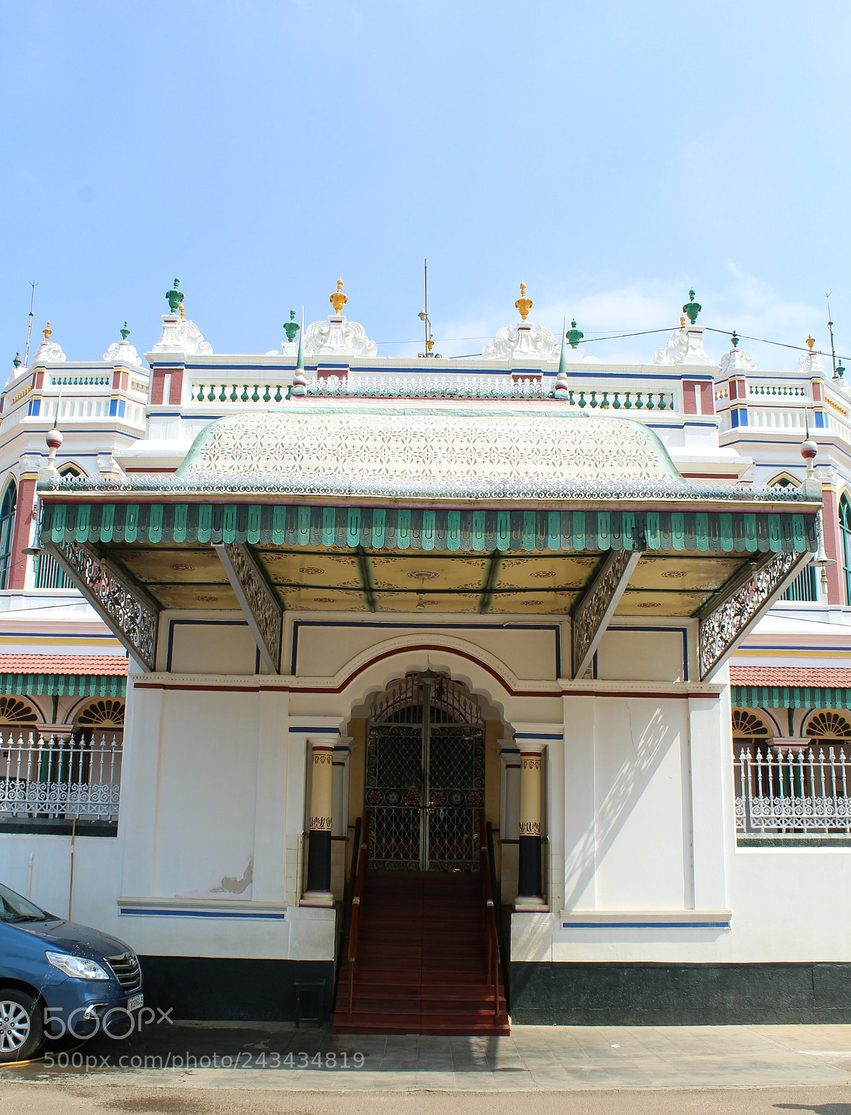 Canon EOS 1300D (EOS Rebel T6 / EOS Kiss X80) sample photo. The grand entrance photography