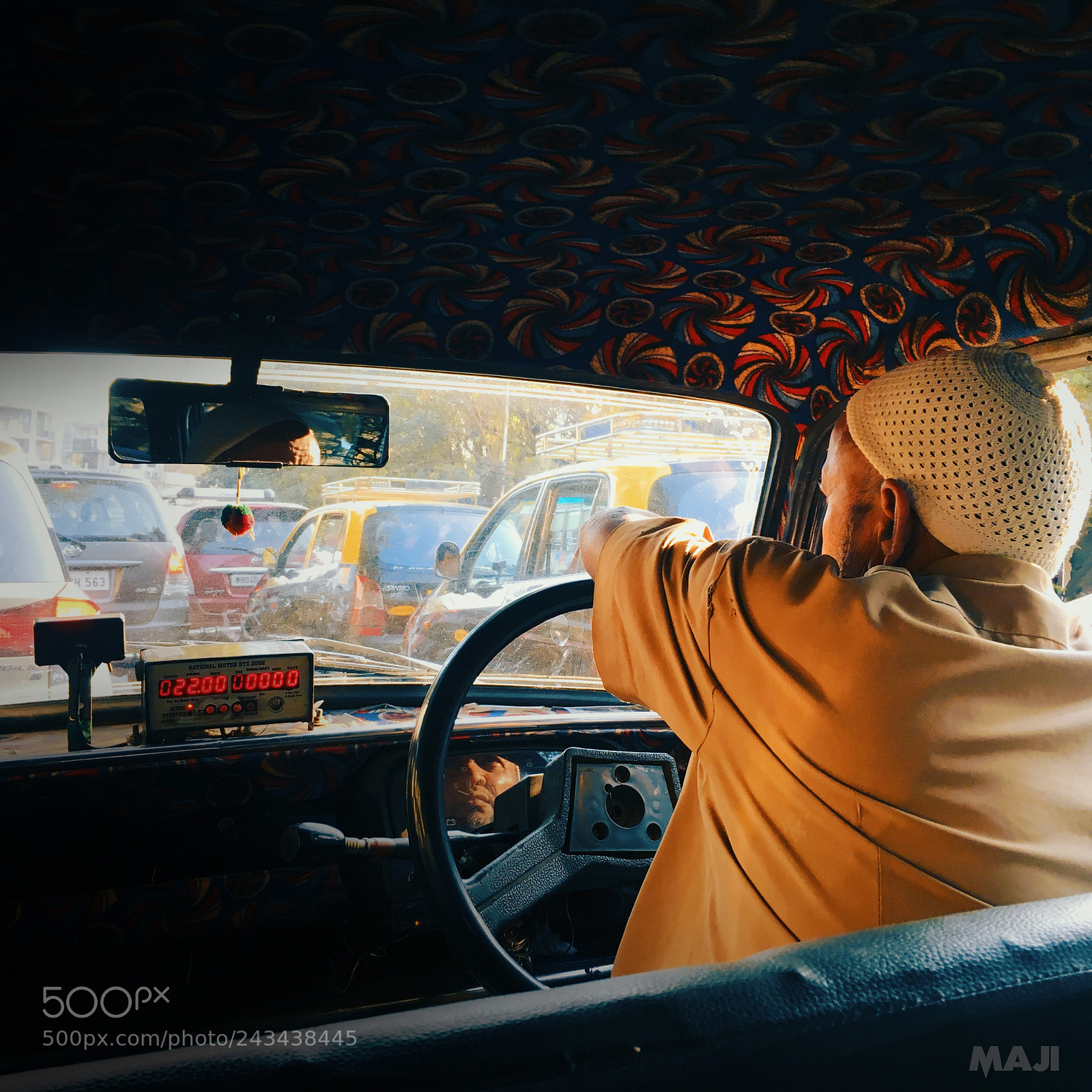 Apple iPhone SE sample photo. Mumbai taxi photography