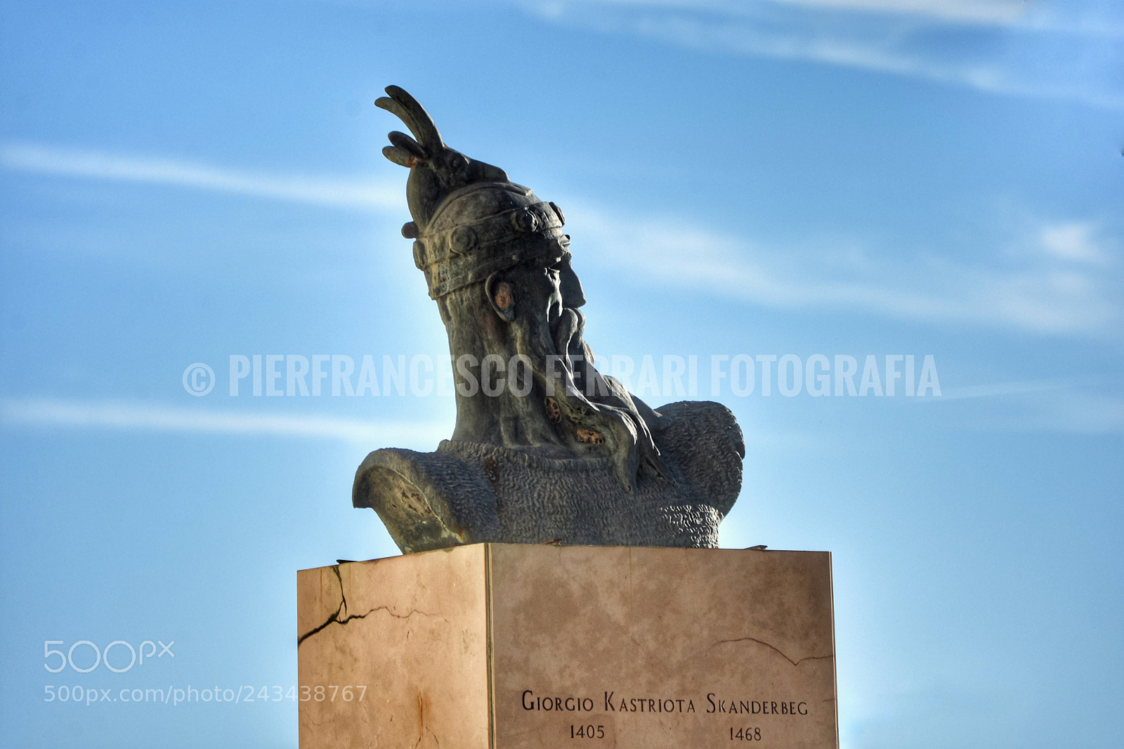 Nikon D7200 sample photo. Busto di skanderbeg piazza photography