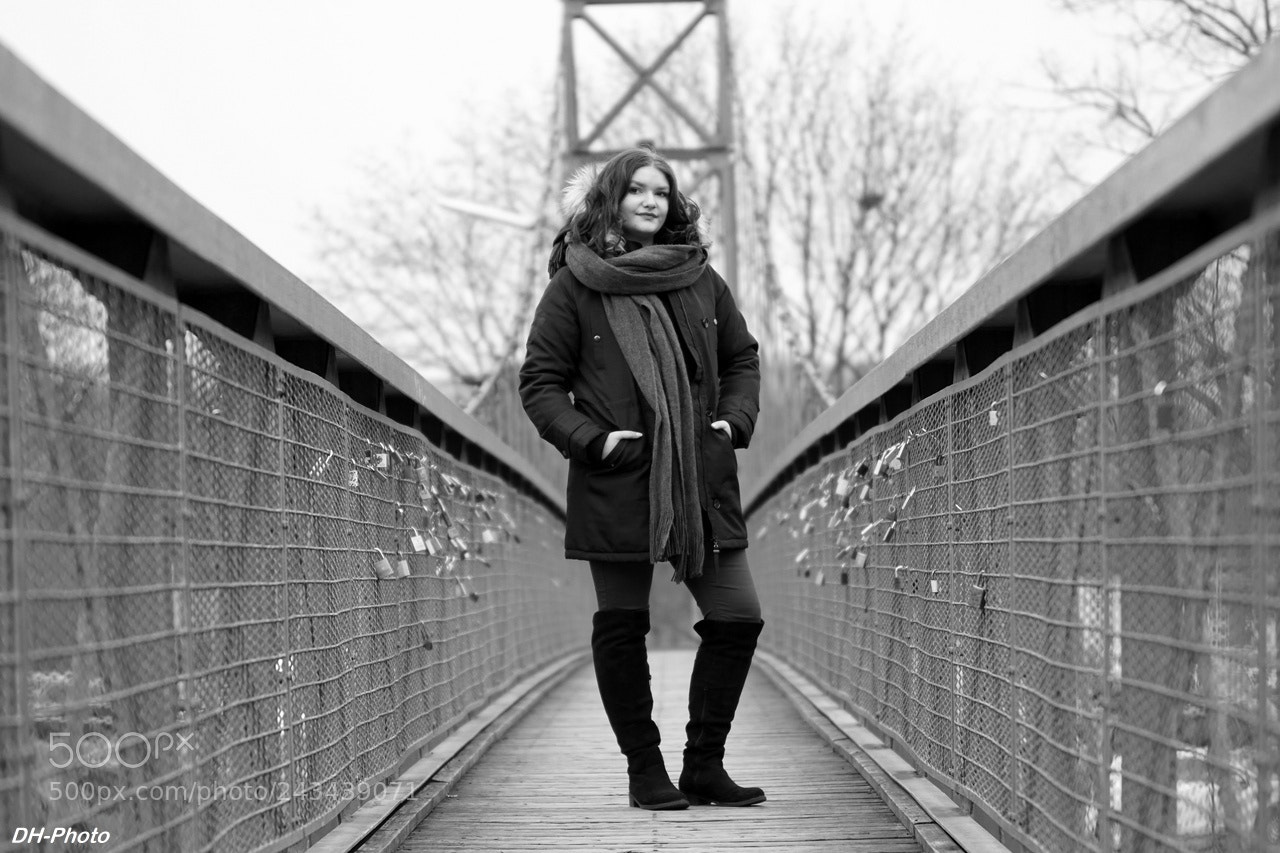 Sony ILCA-77M2 sample photo. Girl on suspension bridge_05 photography